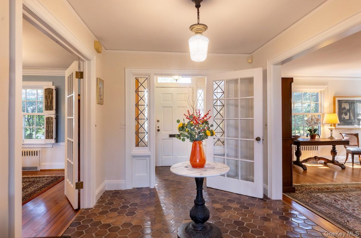 #16 photo, 9 Oxford Road, White Plains , NY 10605