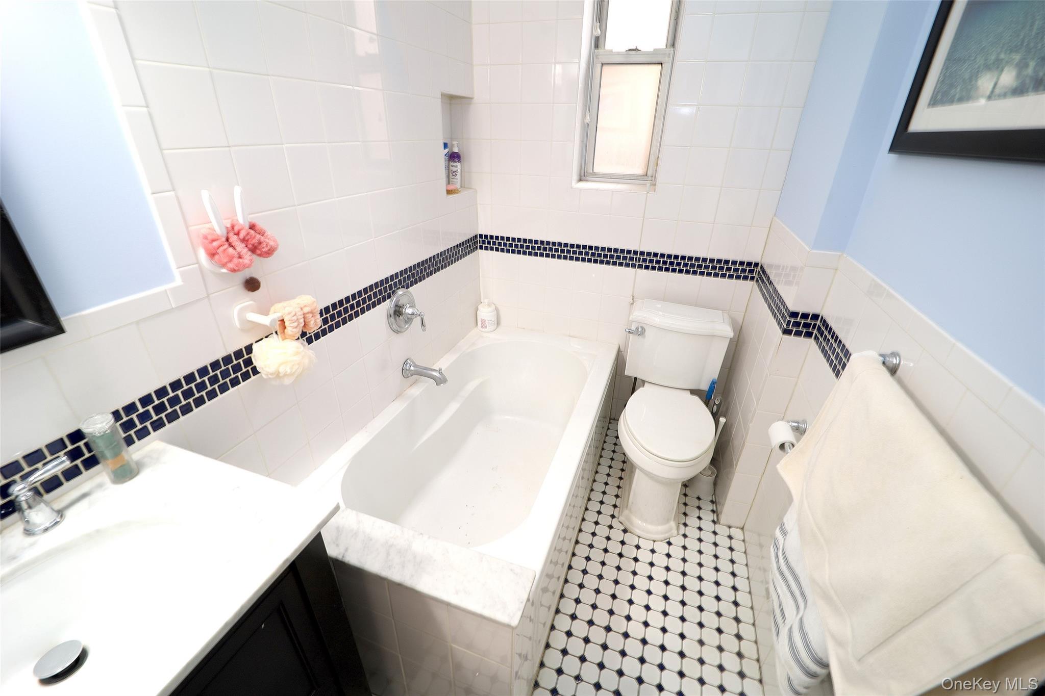 #16 photo, 118-11 84 Avenue 118-11 84 Avenue, Kew Gardens , NY 11415