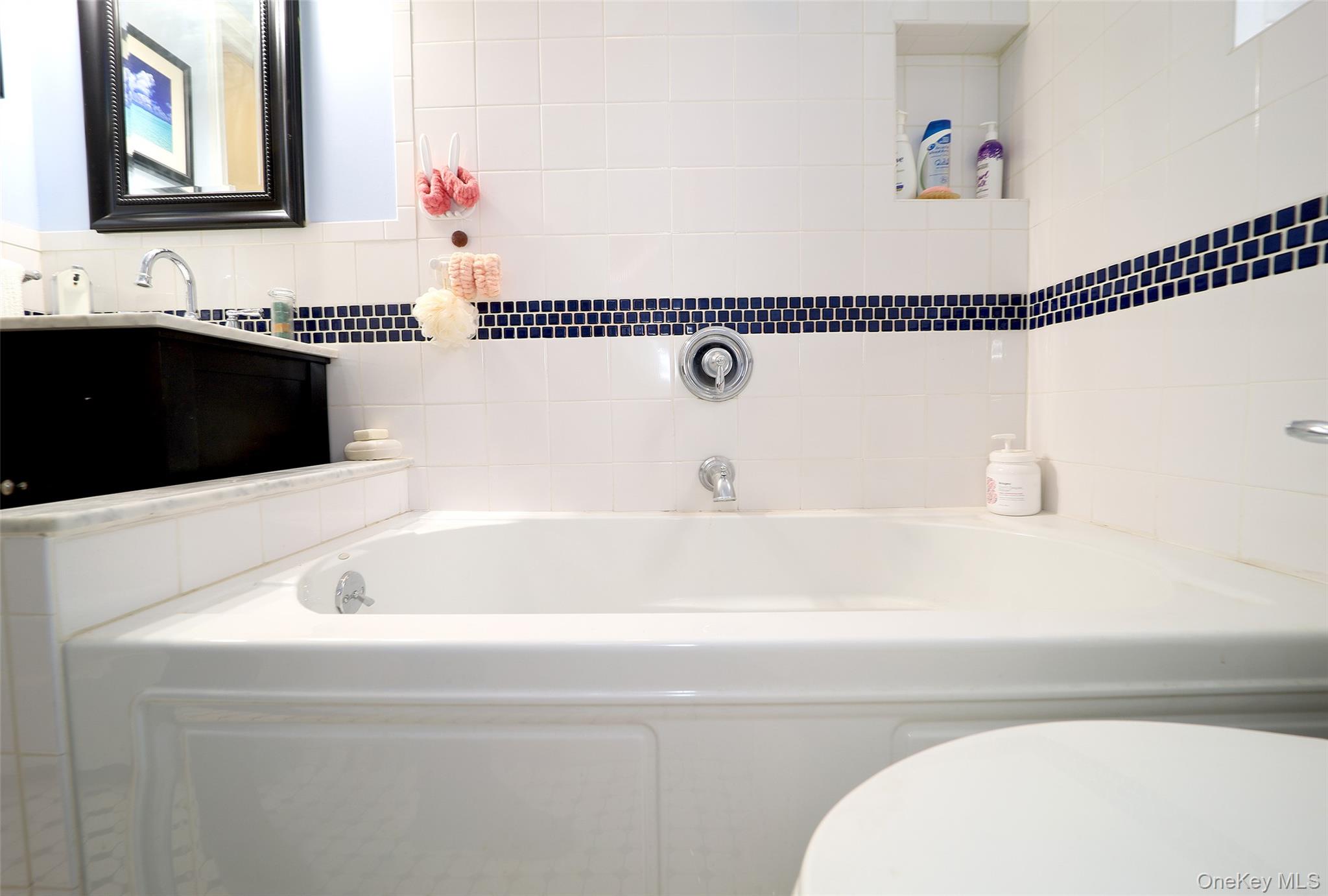 #17 photo, 118-11 84 Avenue 118-11 84 Avenue, Kew Gardens , NY 11415