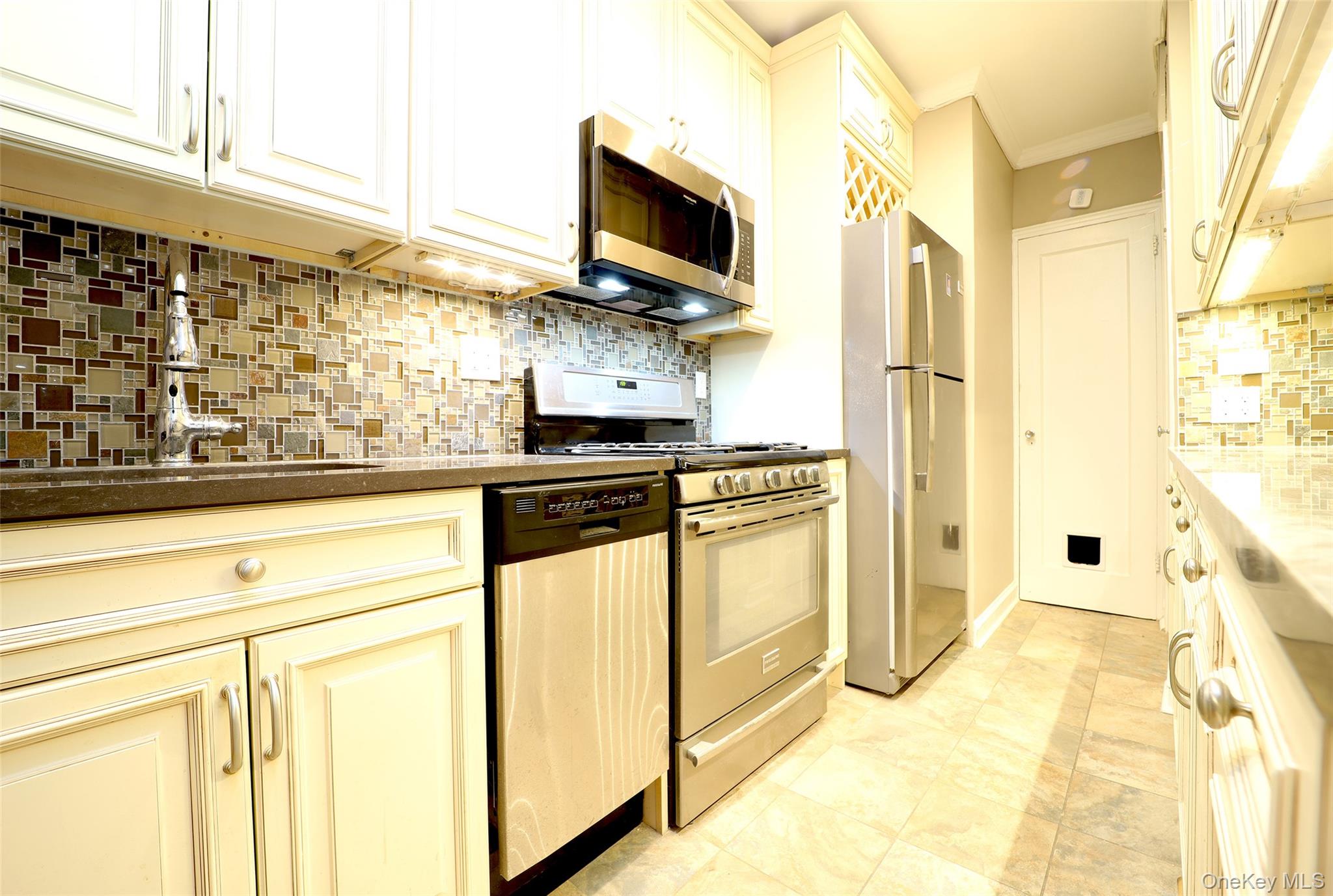 #6 photo, 118-11 84 Avenue 118-11 84 Avenue, Kew Gardens , NY 11415