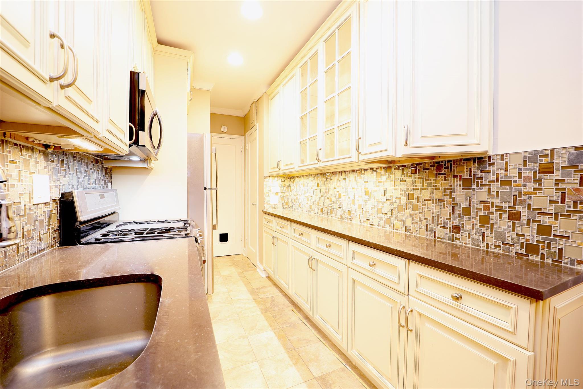 #8 photo, 118-11 84 Avenue 118-11 84 Avenue, Kew Gardens , NY 11415