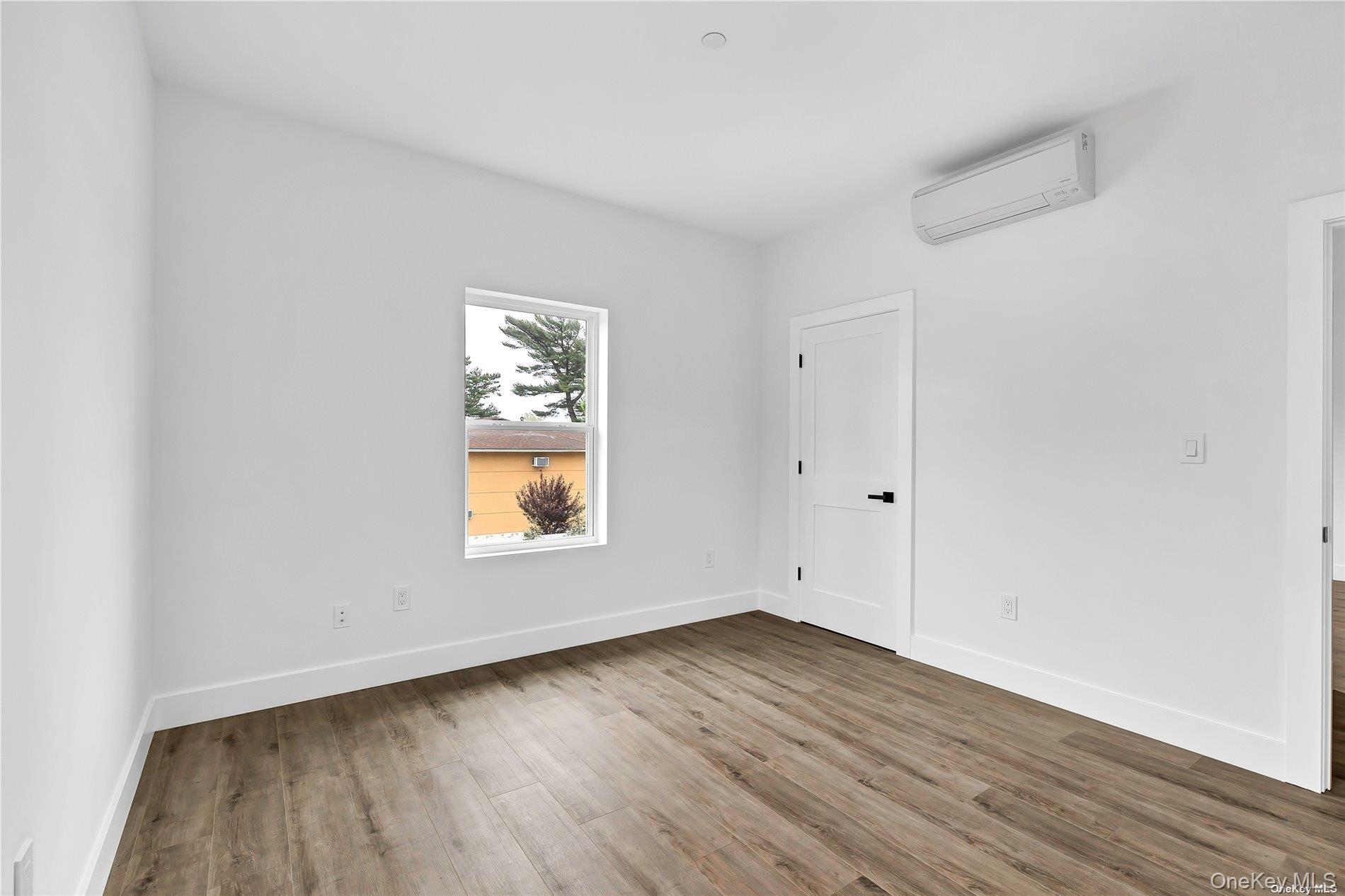 #13 photo, 533 Greenwich Street, Hempstead , NY 11550