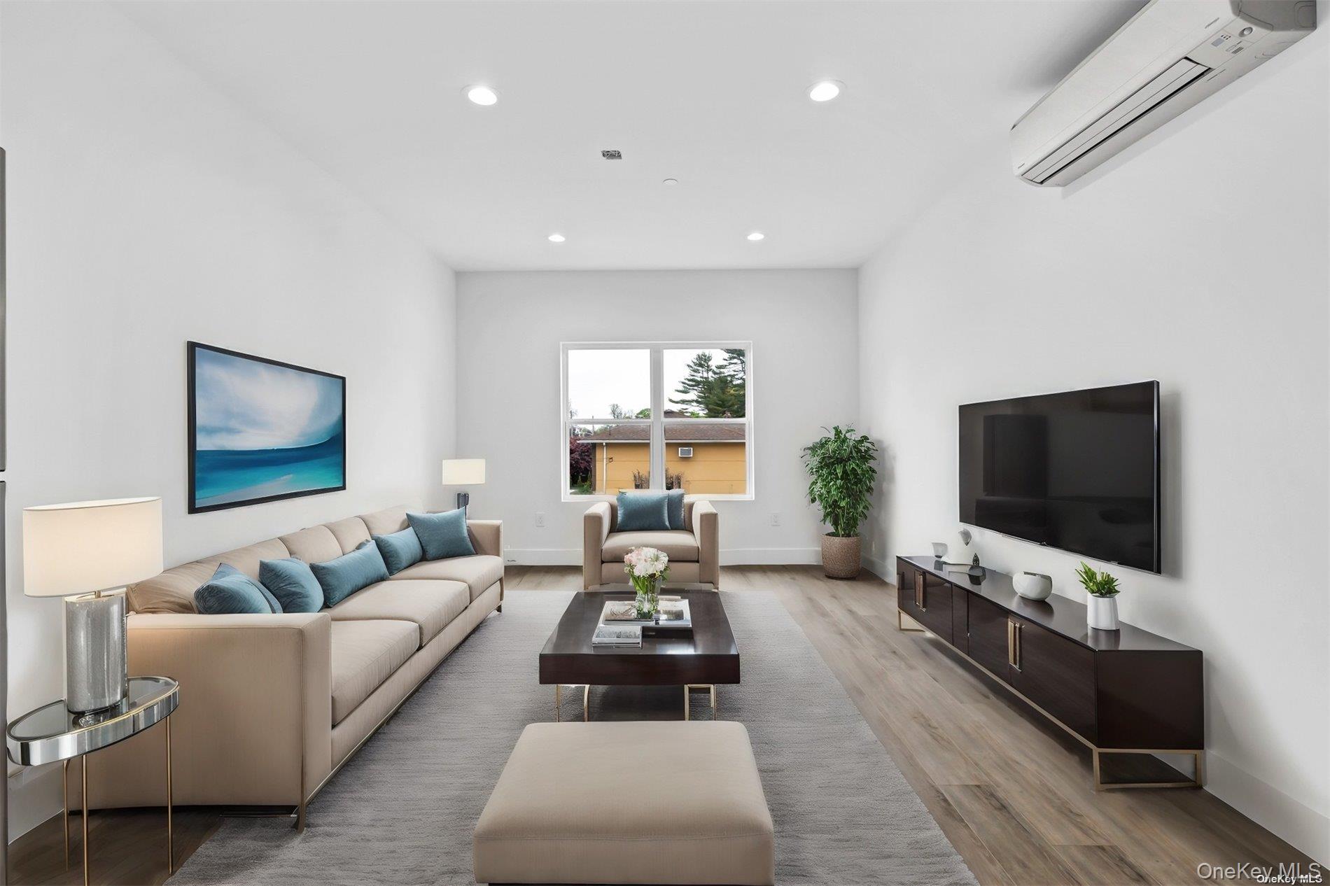 #18 photo, 533 Greenwich Street, Hempstead , NY 11550