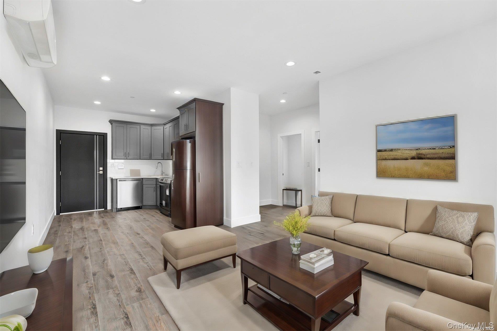 #19 photo, 533 Greenwich Street, Hempstead , NY 11550