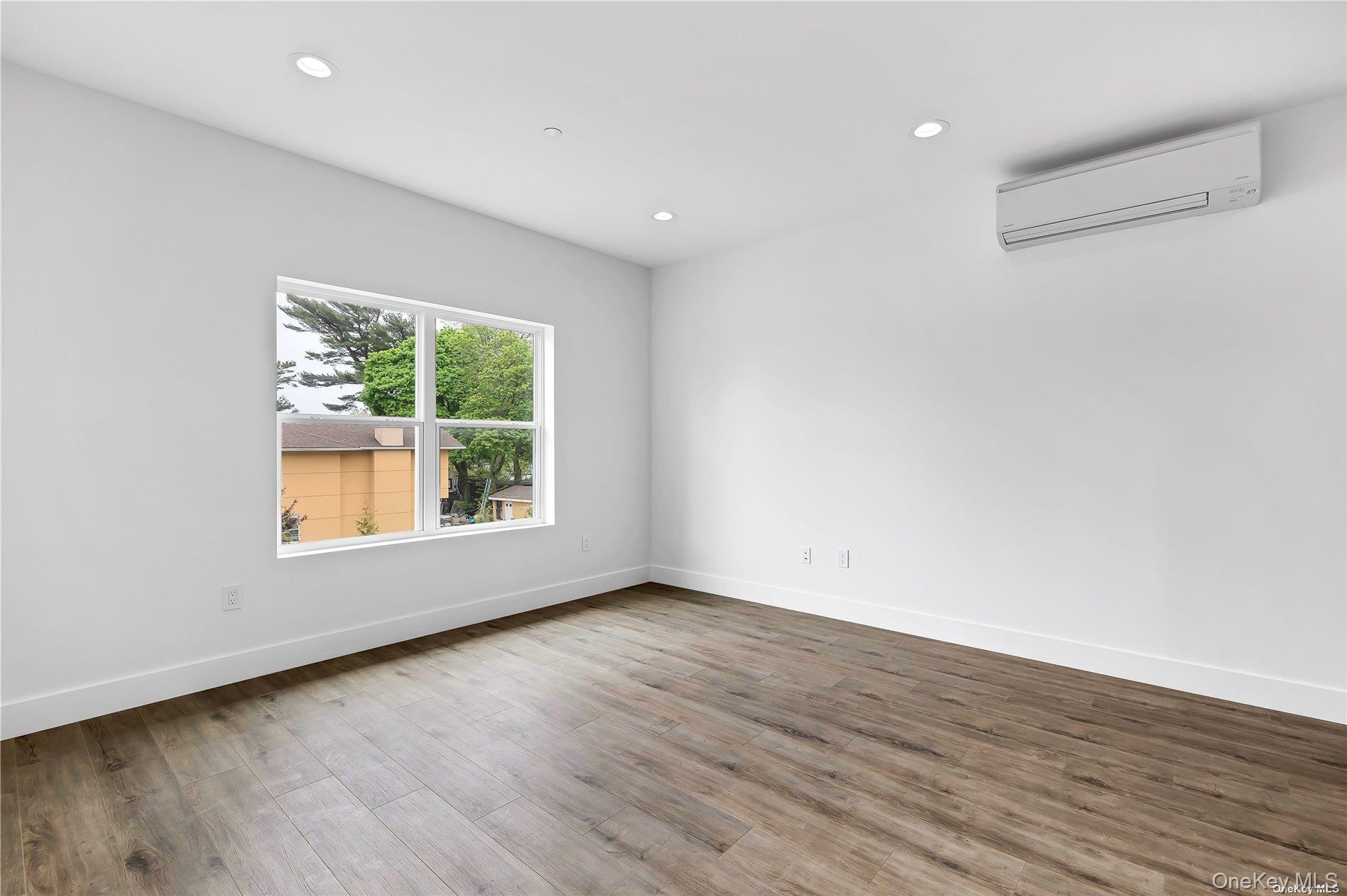 #6 photo, 533 Greenwich Street, Hempstead , NY 11550