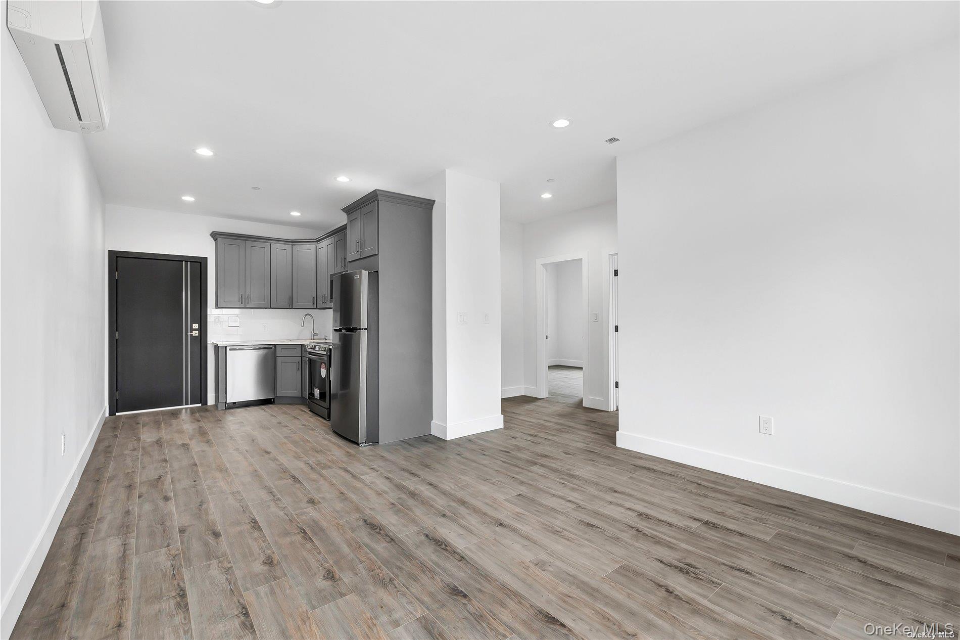 #7 photo, 533 Greenwich Street, Hempstead , NY 11550