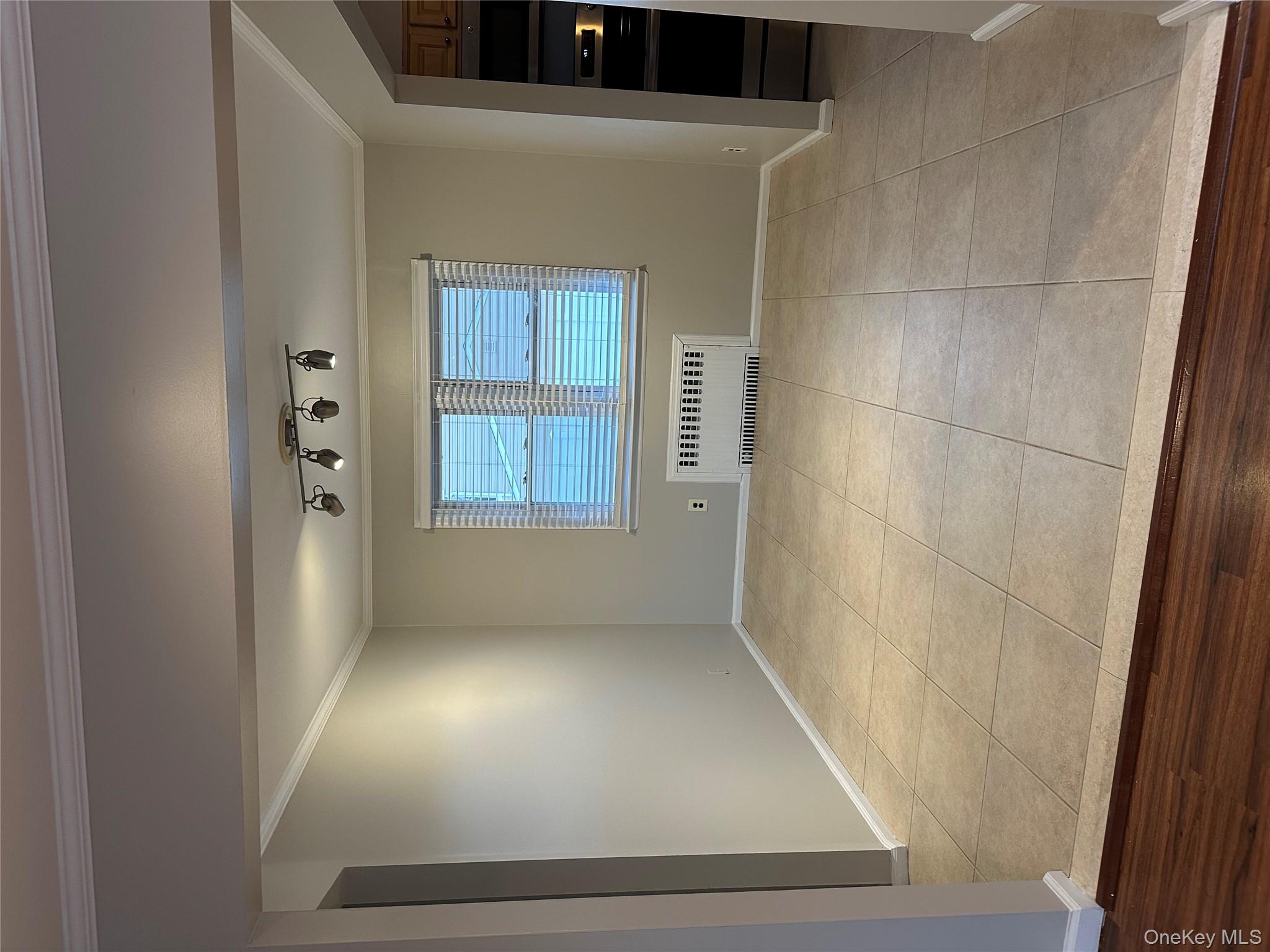 #6 photo, 113 Barnum St, West Babylon , NY 11704