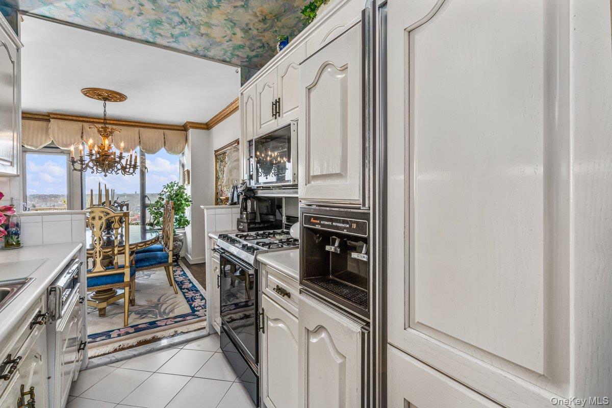 #11 photo, 166-25 Powells Cove Boulevard, Beechhurst , NY 11357