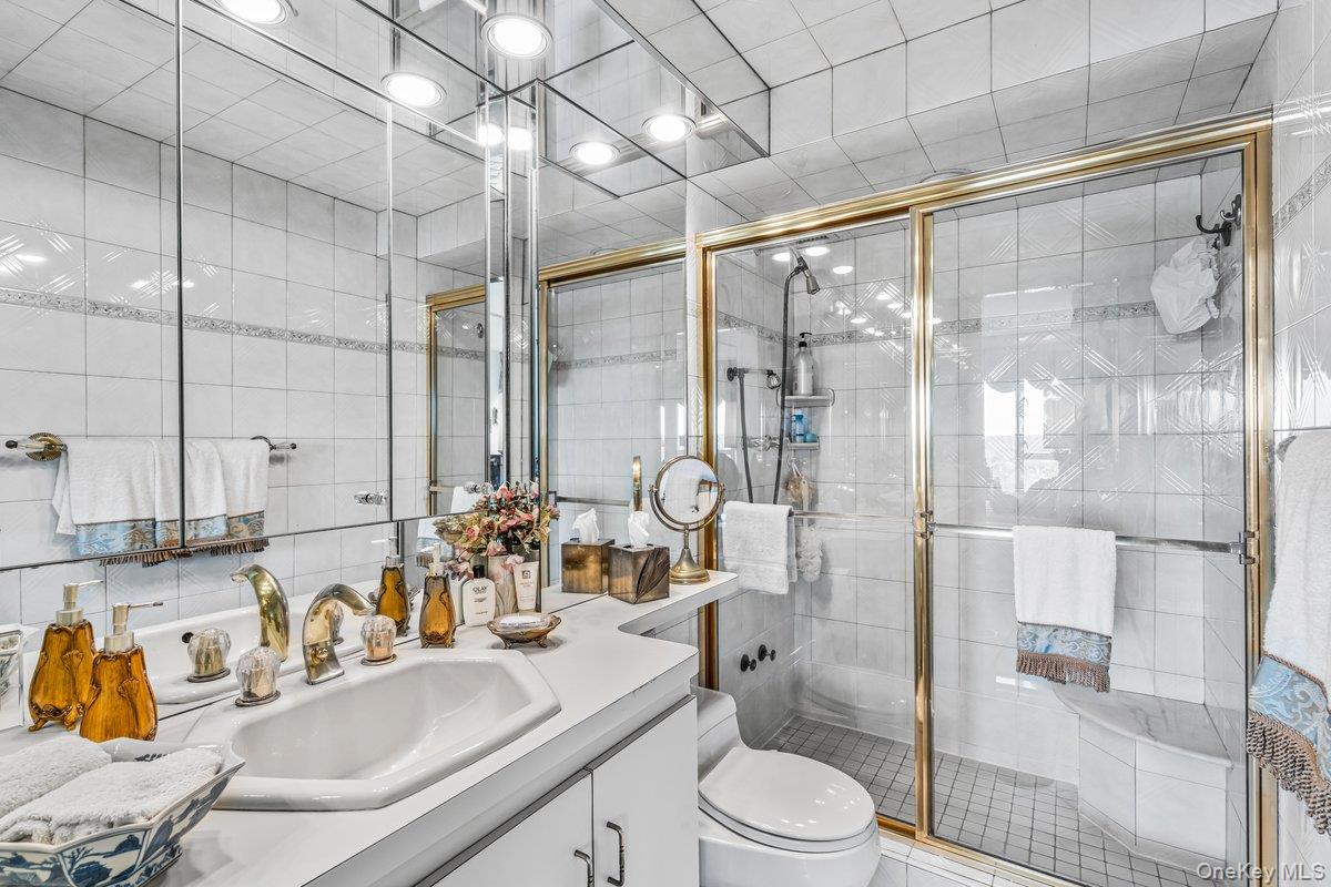 #16 photo, 166-25 Powells Cove Boulevard, Beechhurst , NY 11357