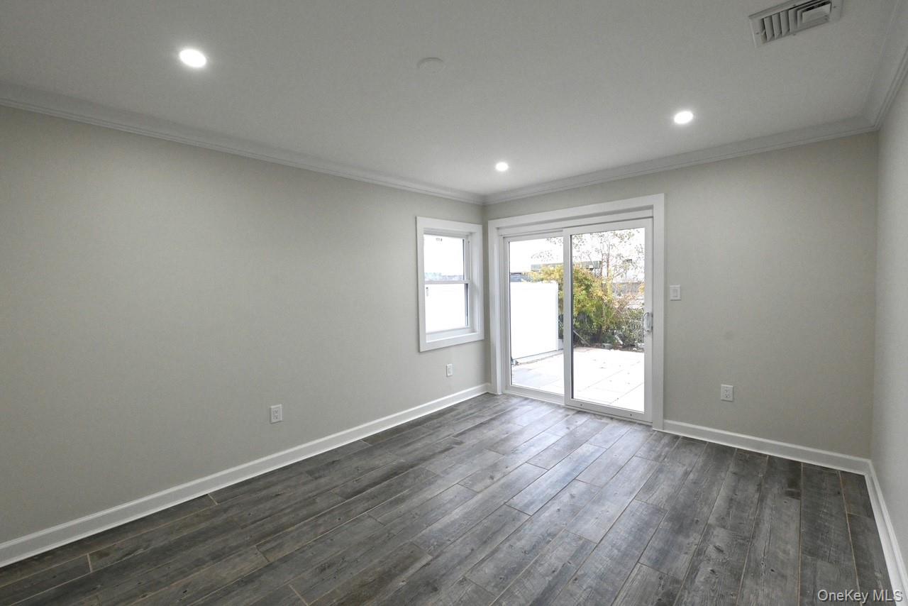 #17 photo, 11 Bayview Avenue, Lawrence , NY 11559