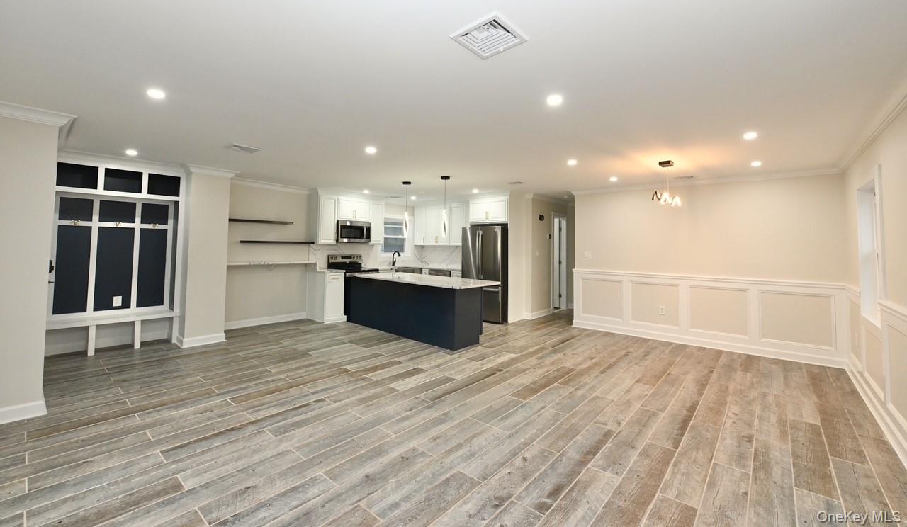 #18 photo, 11 Bayview Avenue, Lawrence , NY 11559