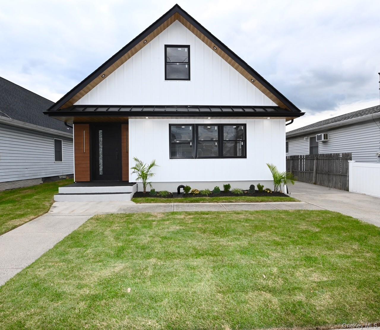 #2 photo, 11 Bayview Avenue, Lawrence , NY 11559