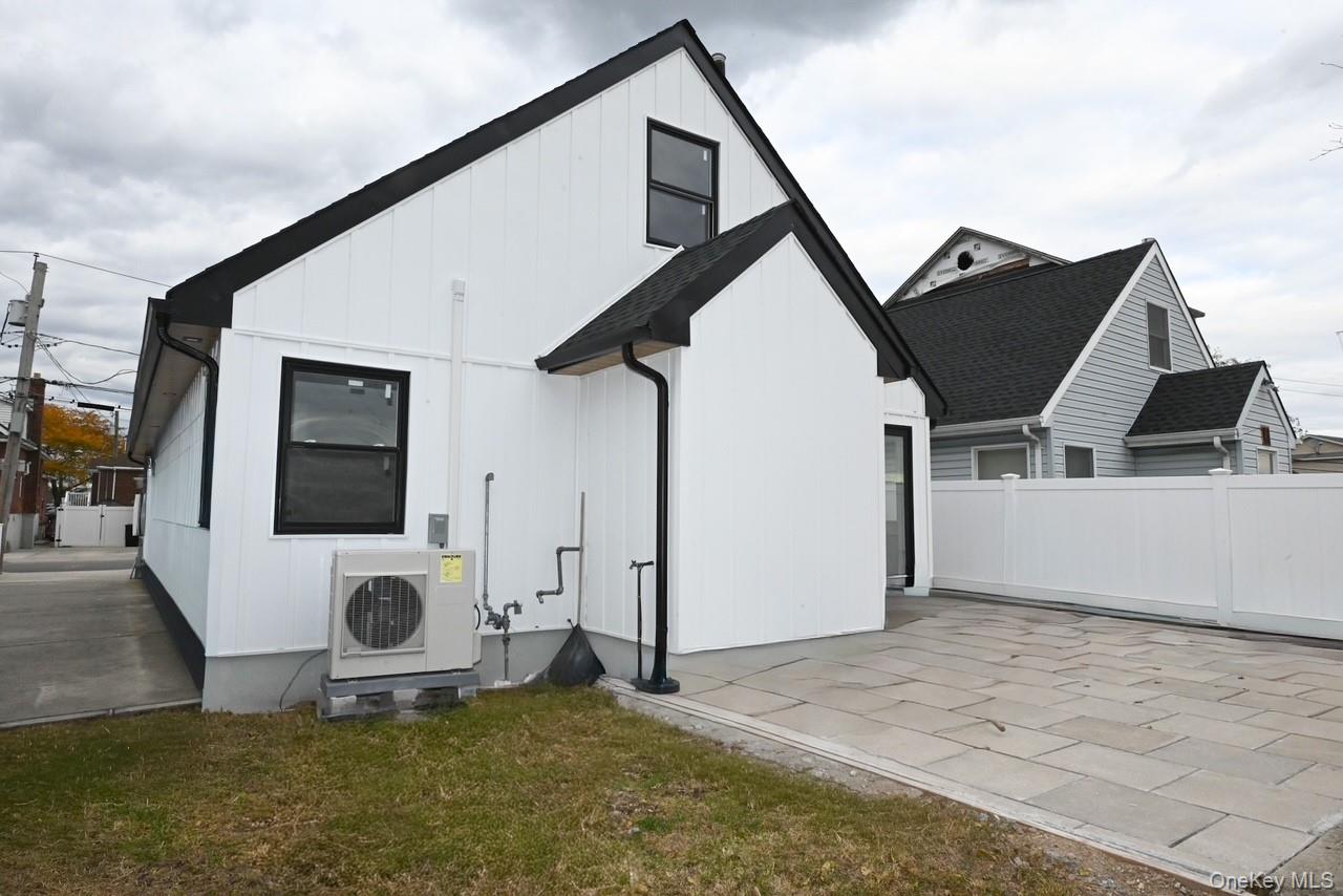 #20 photo, 11 Bayview Avenue, Lawrence , NY 11559