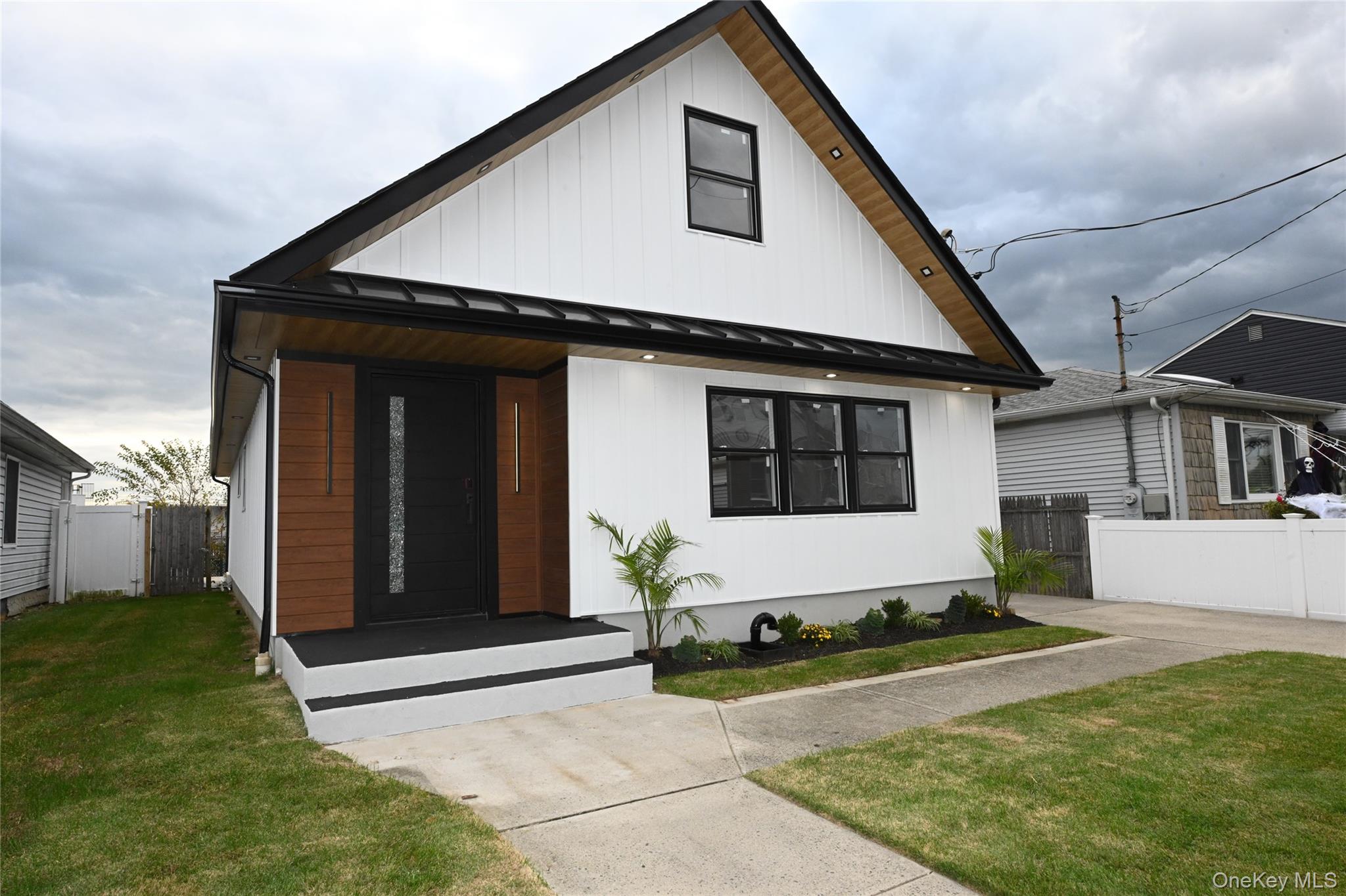 #3 photo, 11 Bayview Avenue, Lawrence , NY 11559