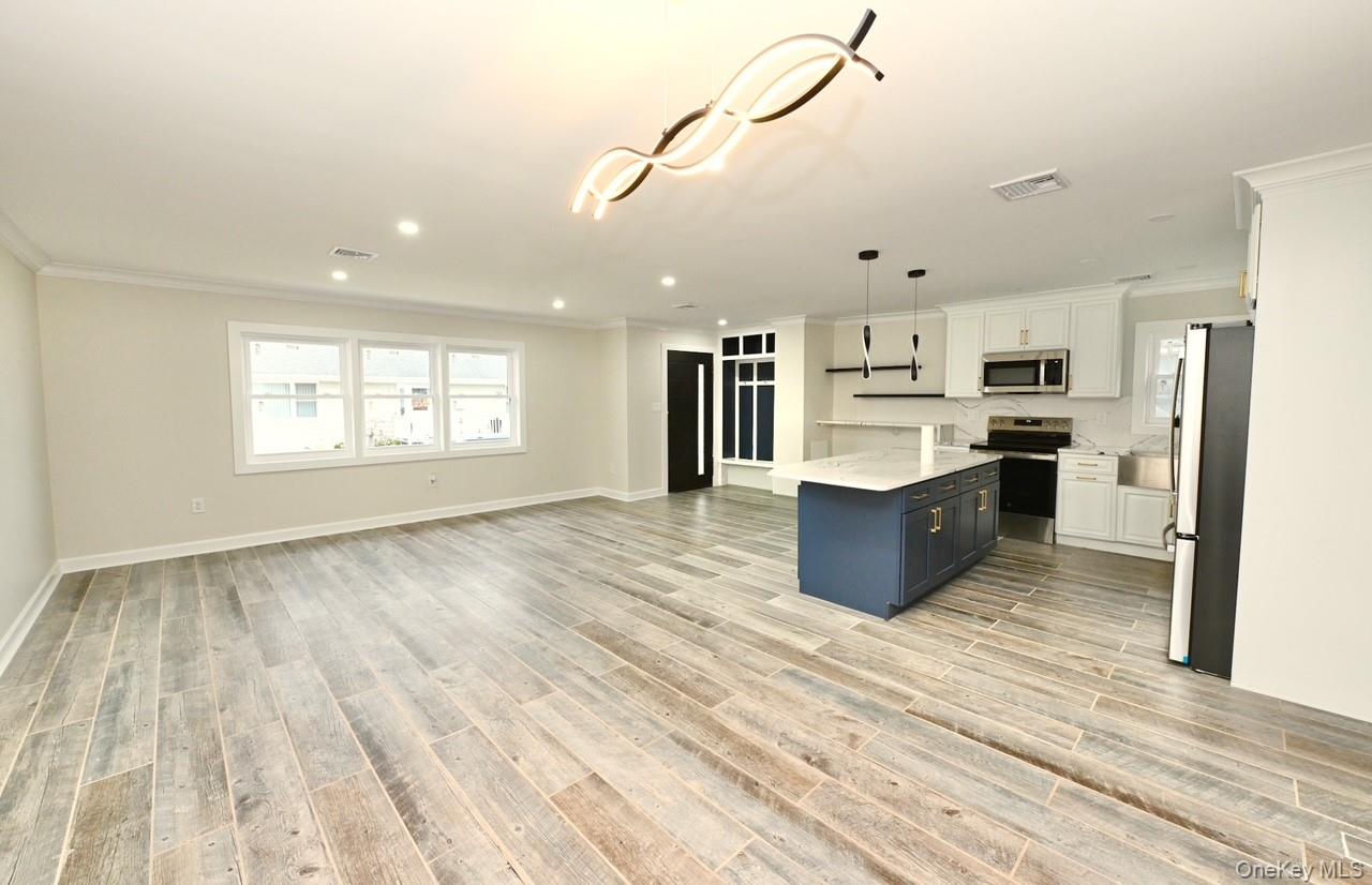 #5 photo, 11 Bayview Avenue, Lawrence , NY 11559