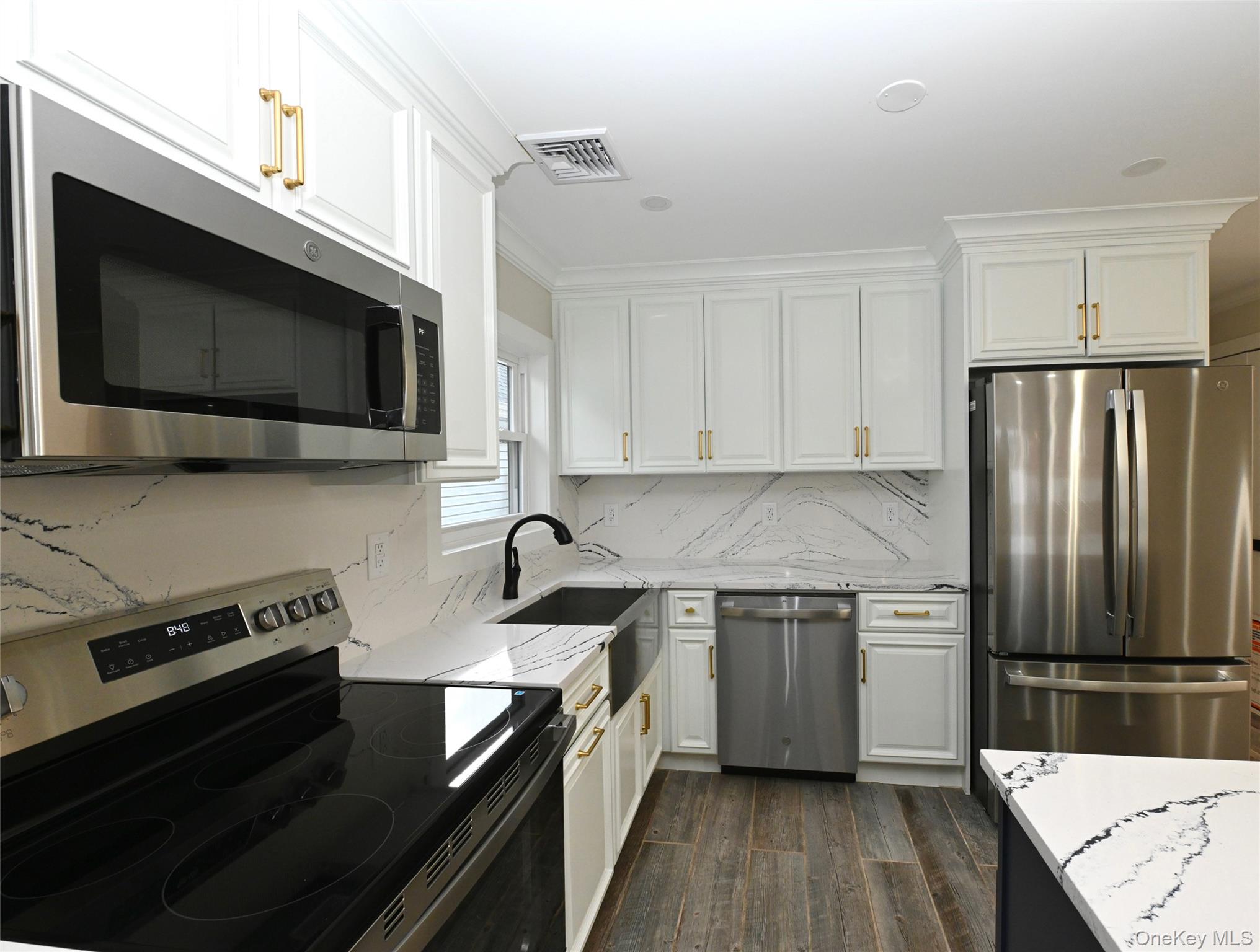 #6 photo, 11 Bayview Avenue, Lawrence , NY 11559