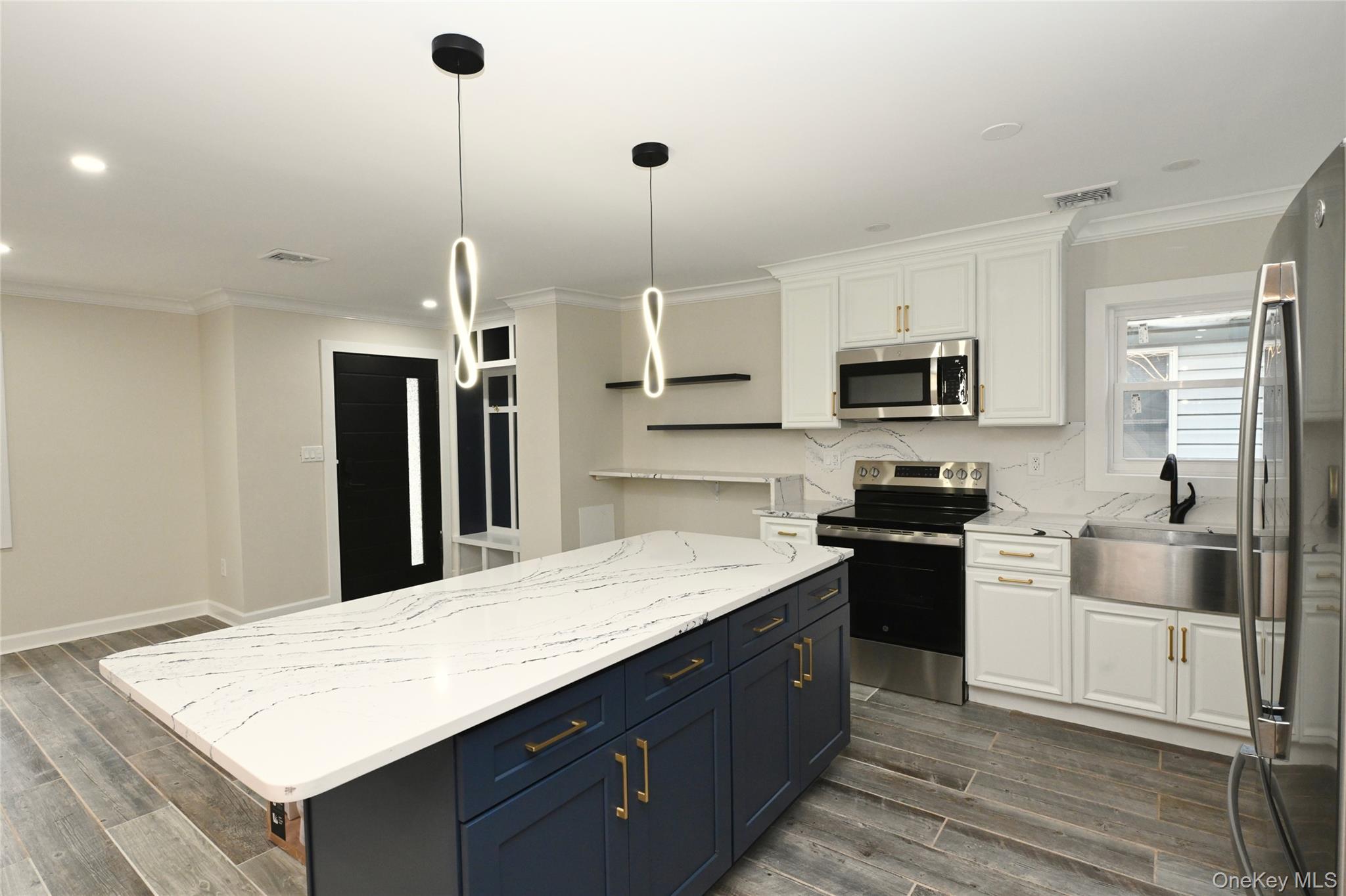 #7 photo, 11 Bayview Avenue, Lawrence , NY 11559