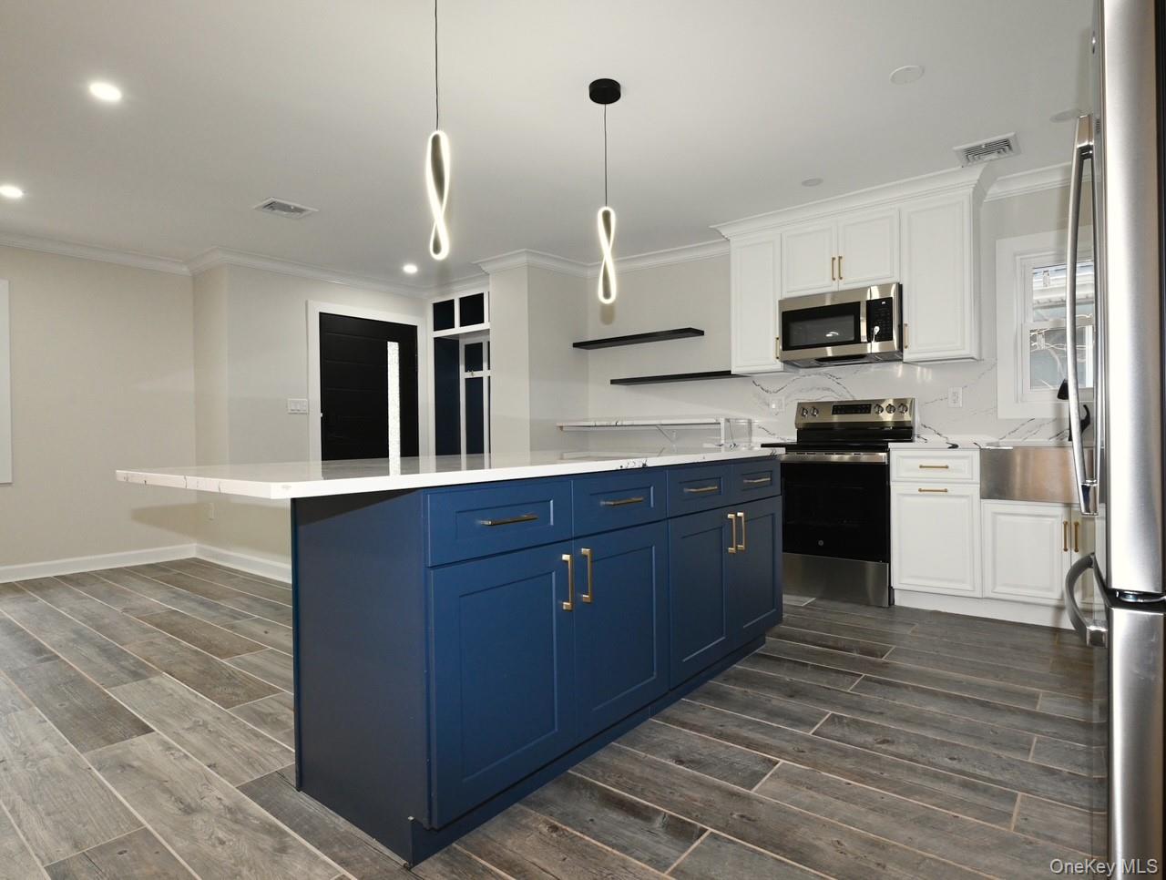 #8 photo, 11 Bayview Avenue, Lawrence , NY 11559