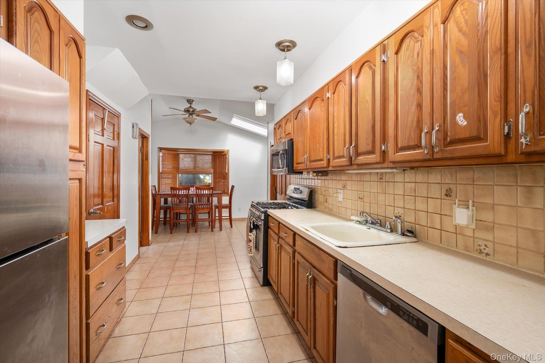 #14 photo, 146 Caroline Avenue, Garden City South , NY 11530