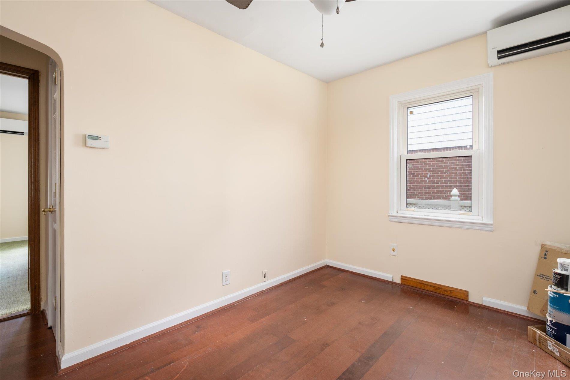 #15 photo, 146 Caroline Avenue, Garden City South , NY 11530