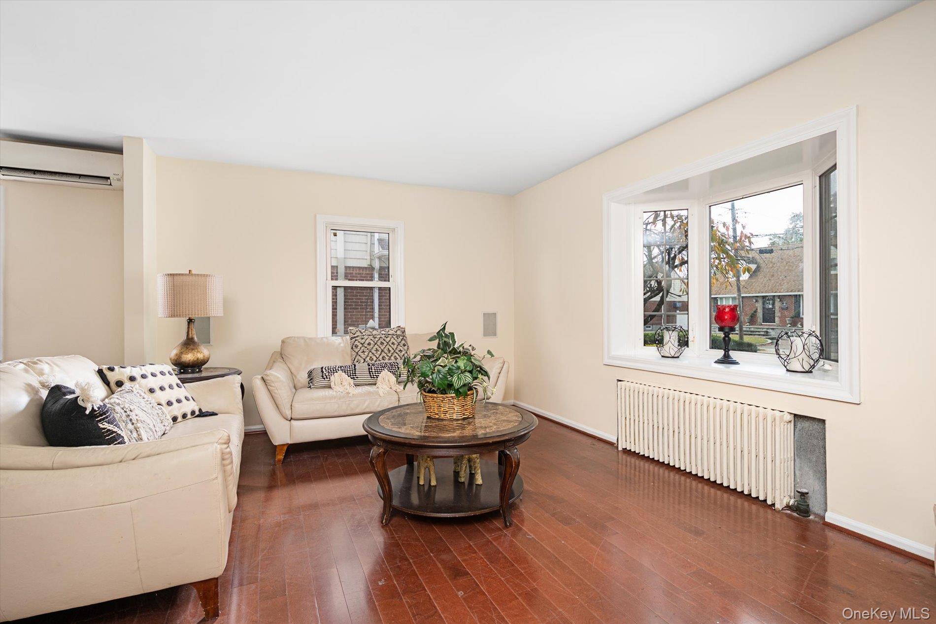 #5 photo, 146 Caroline Avenue, Garden City South , NY 11530