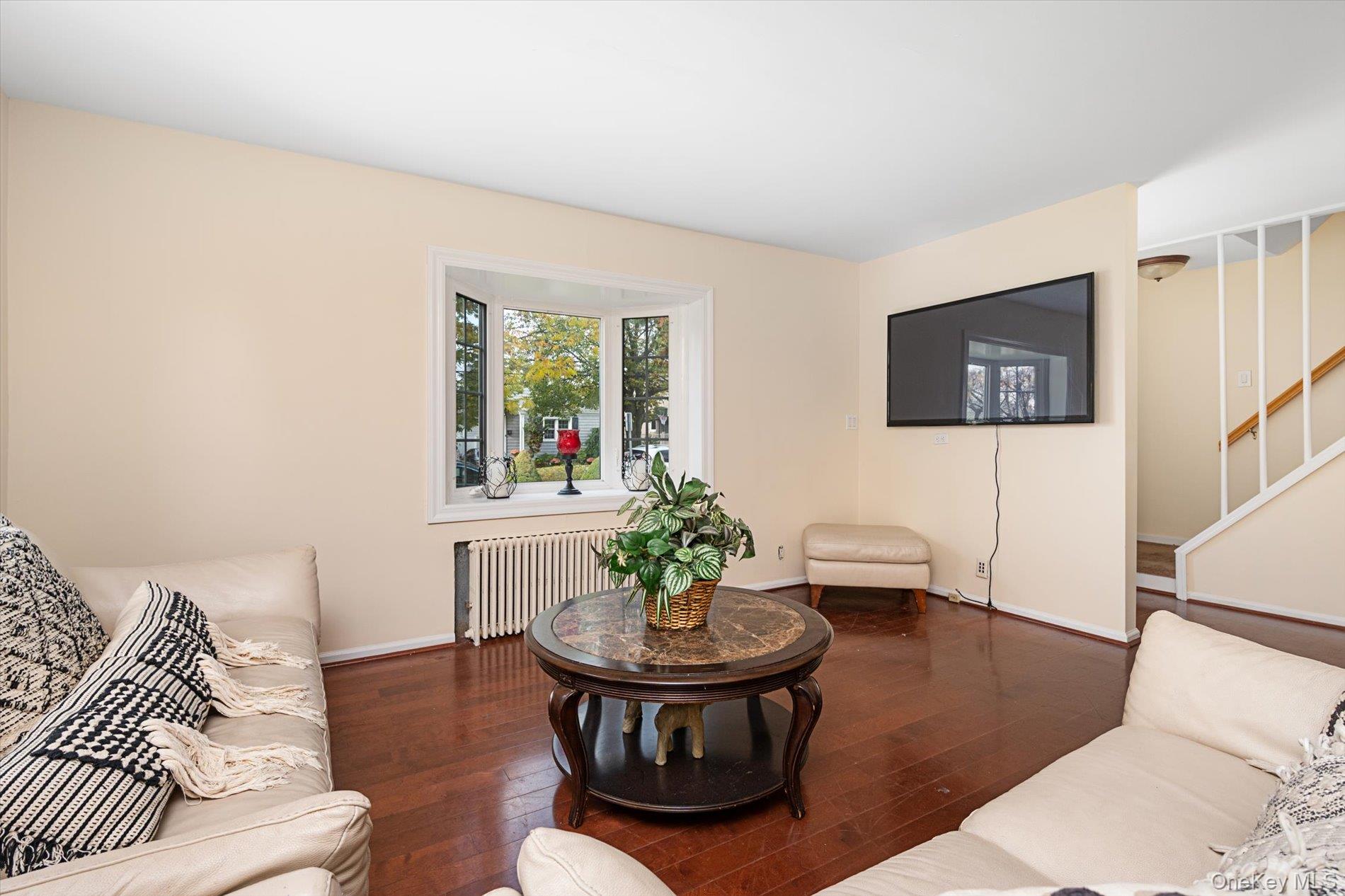 #6 photo, 146 Caroline Avenue, Garden City South , NY 11530