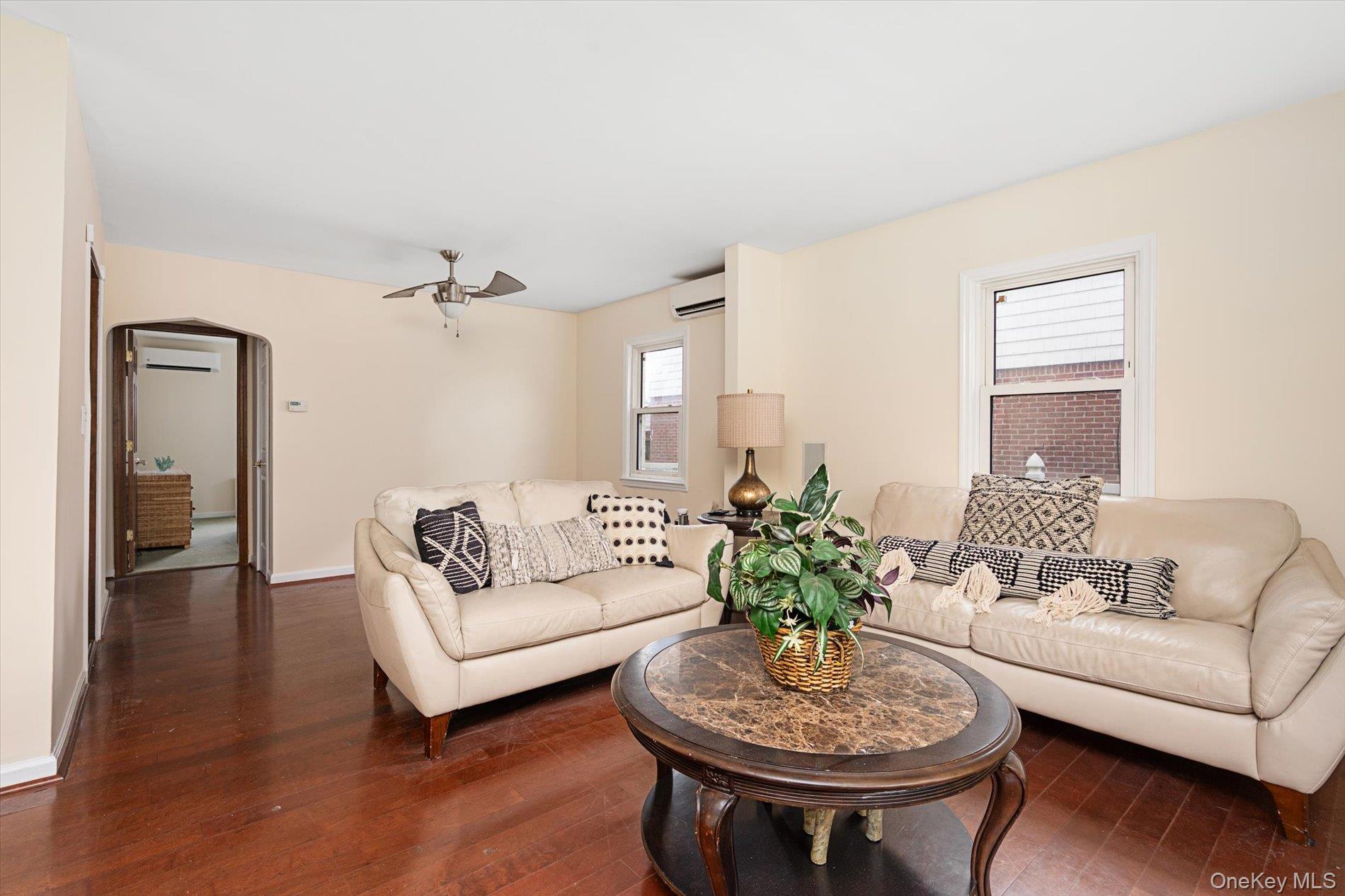 #7 photo, 146 Caroline Avenue, Garden City South , NY 11530