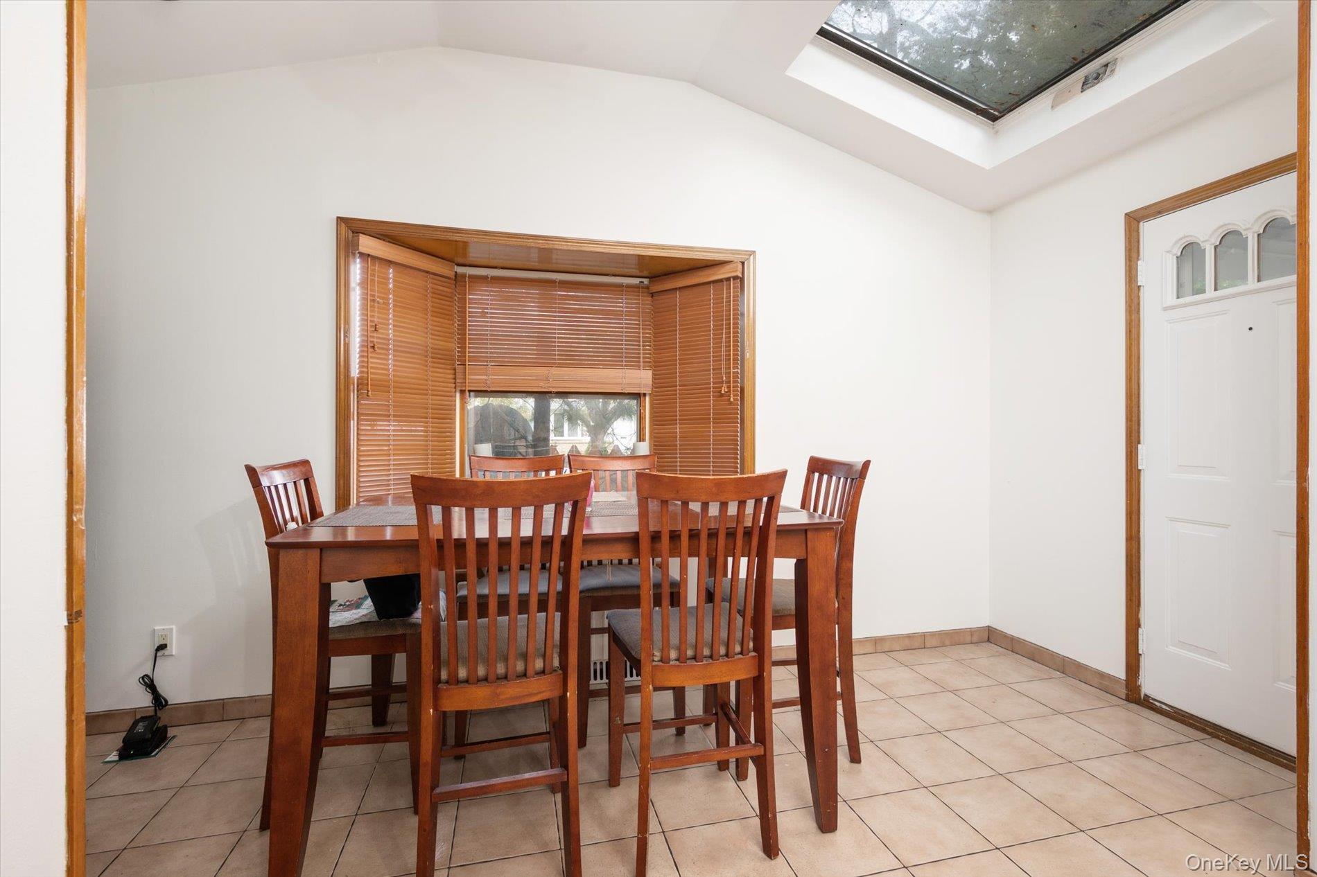 #8 photo, 146 Caroline Avenue, Garden City South , NY 11530