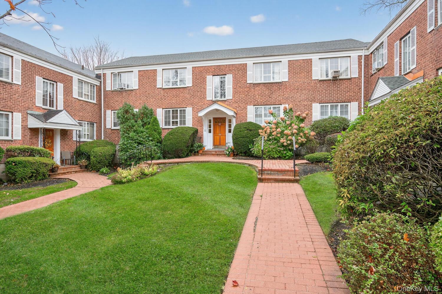 #1 photo, 42 Nathan Hale Drive, サフォーク郡 Huntington , NY 11743