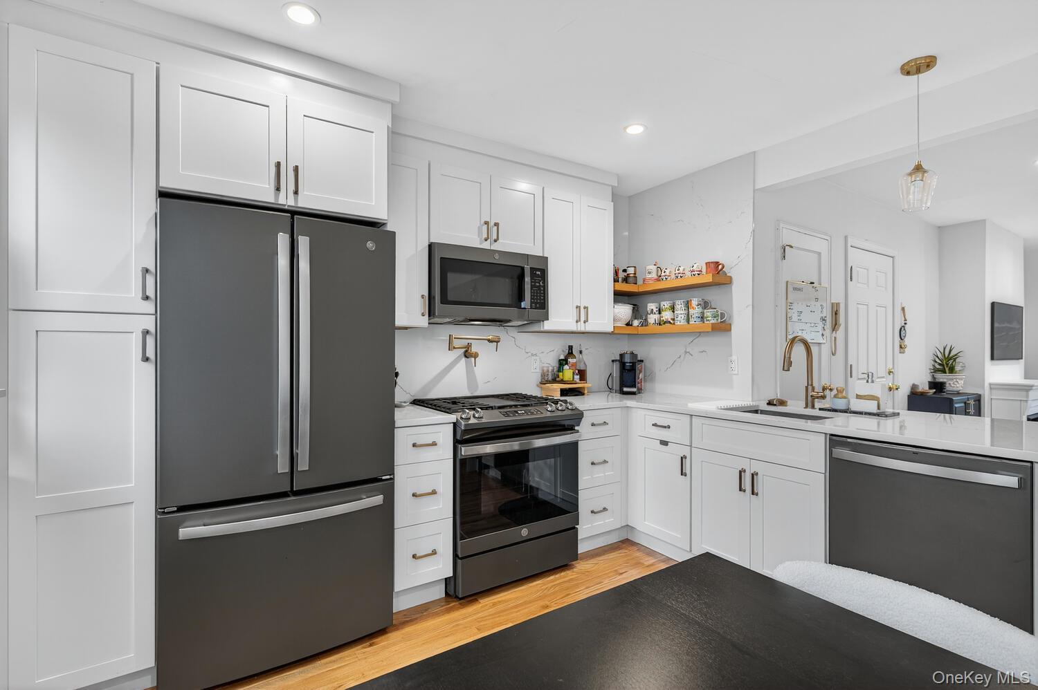 #9 photo, 42 Nathan Hale Drive, サフォーク郡 Huntington , NY 11743