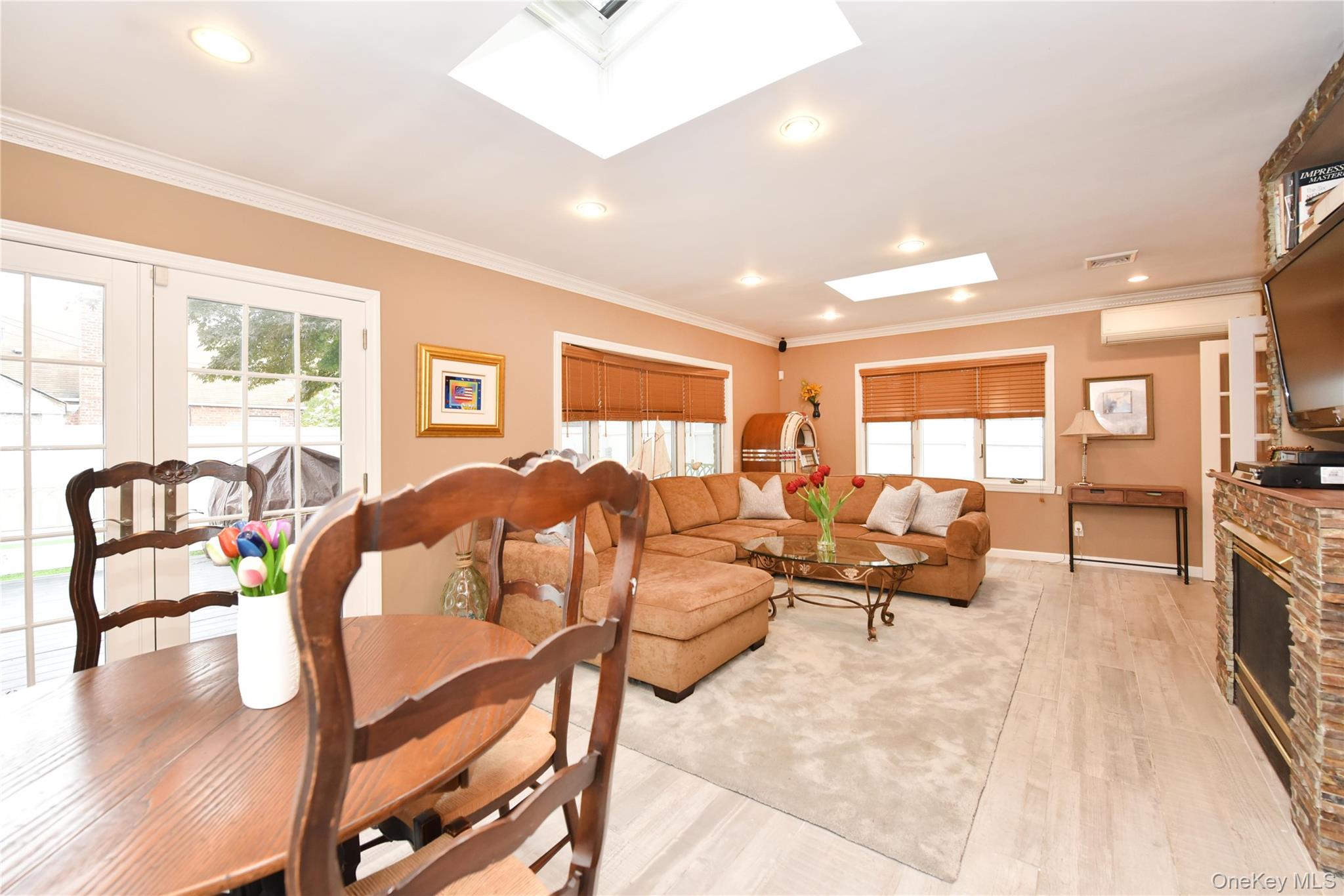 #15 photo, 79-27 212th Street, Oakland Gardens , NY 11364