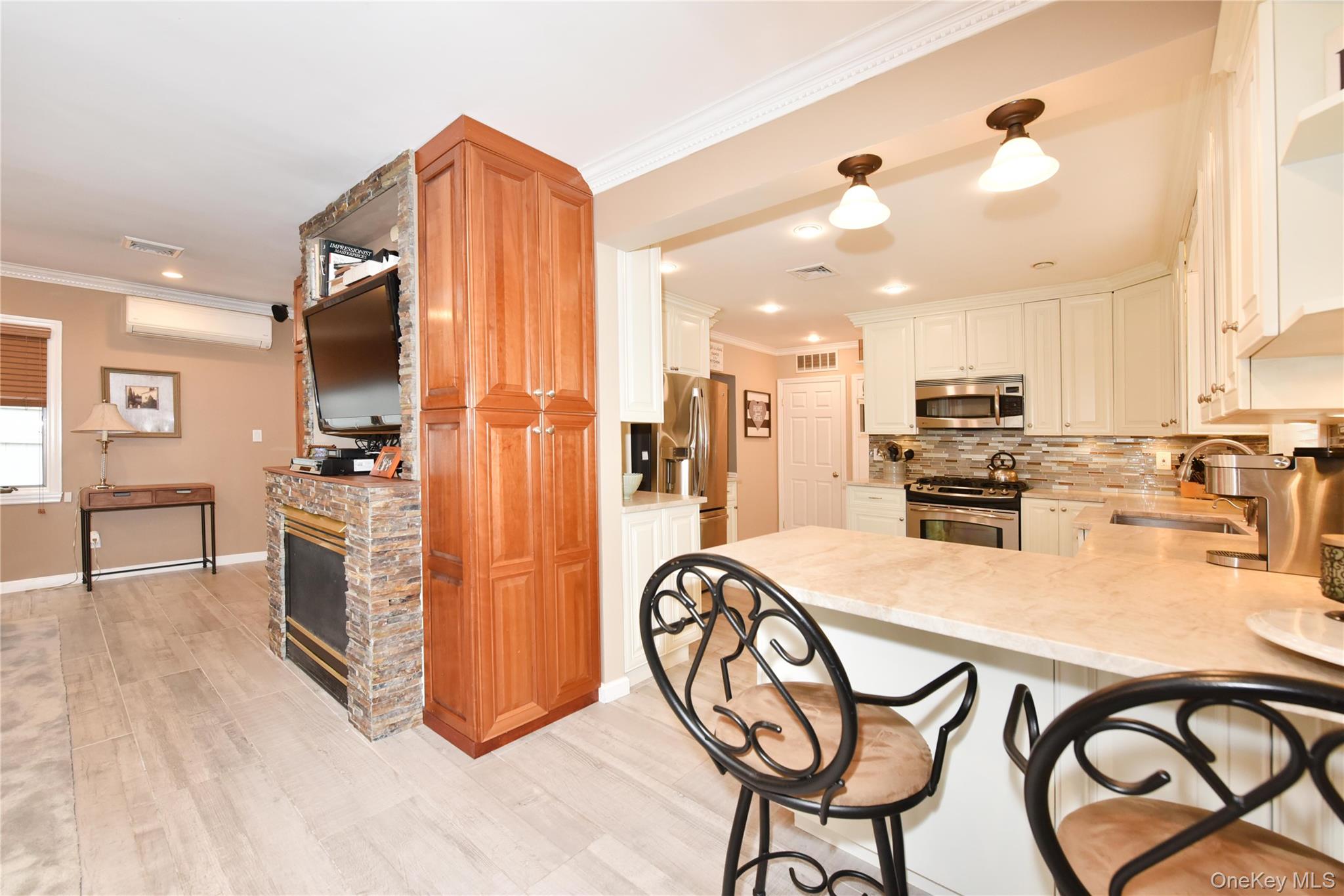 #18 photo, 79-27 212th Street, Oakland Gardens , NY 11364