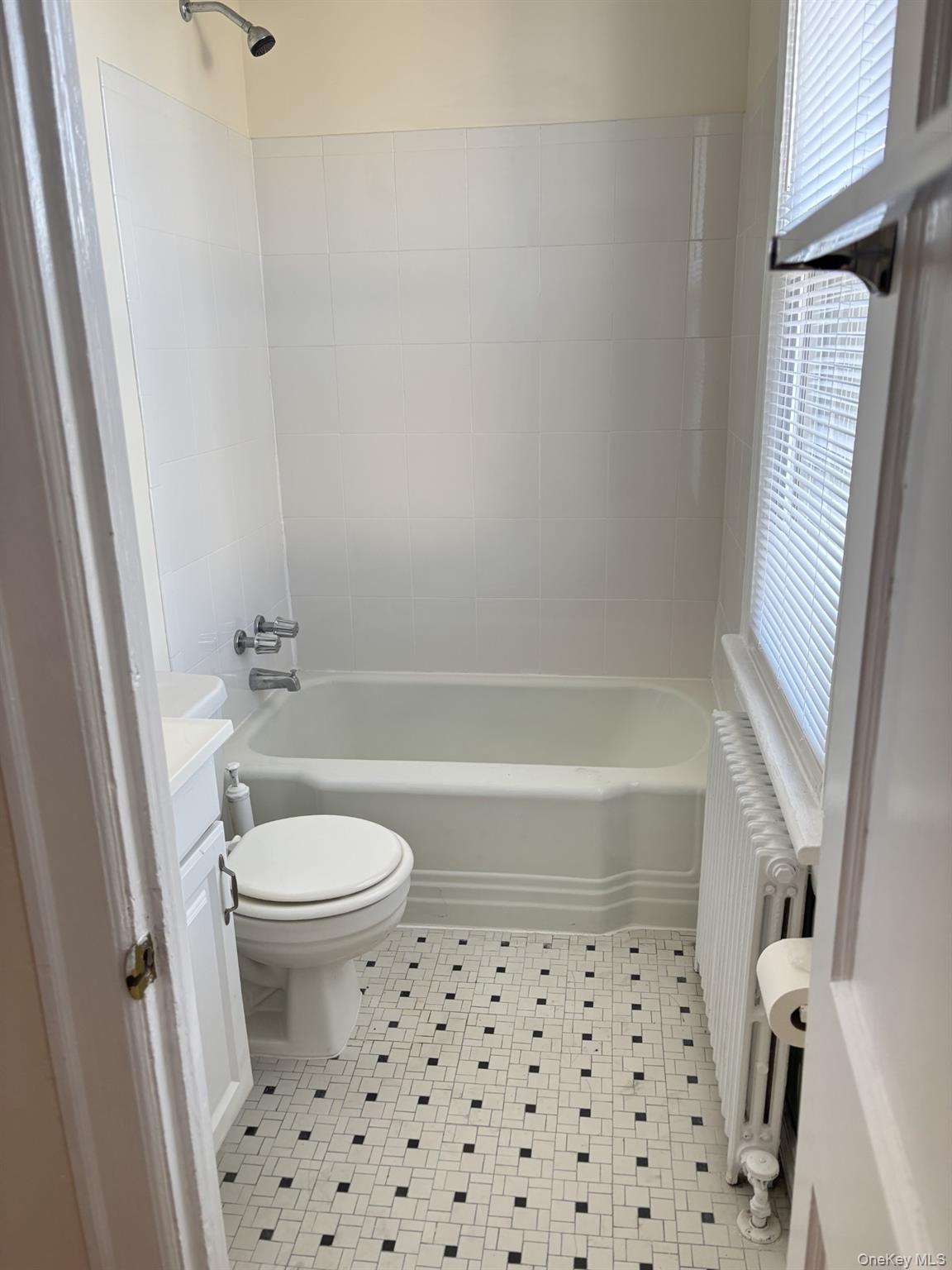 #8 photo, 7158 70th Street, Glendale , NY 11385