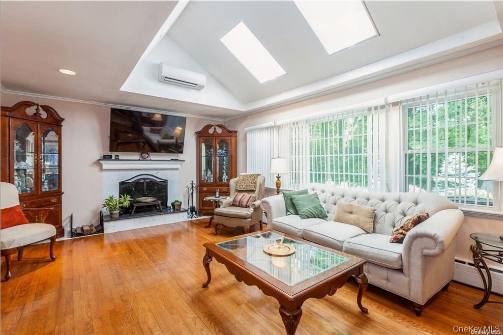 #11 photo, 77 Duck Pond Road, Glen Cove , NY 11542