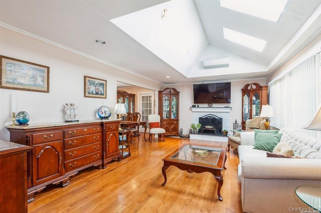 #9 photo, 77 Duck Pond Road, Glen Cove , NY 11542