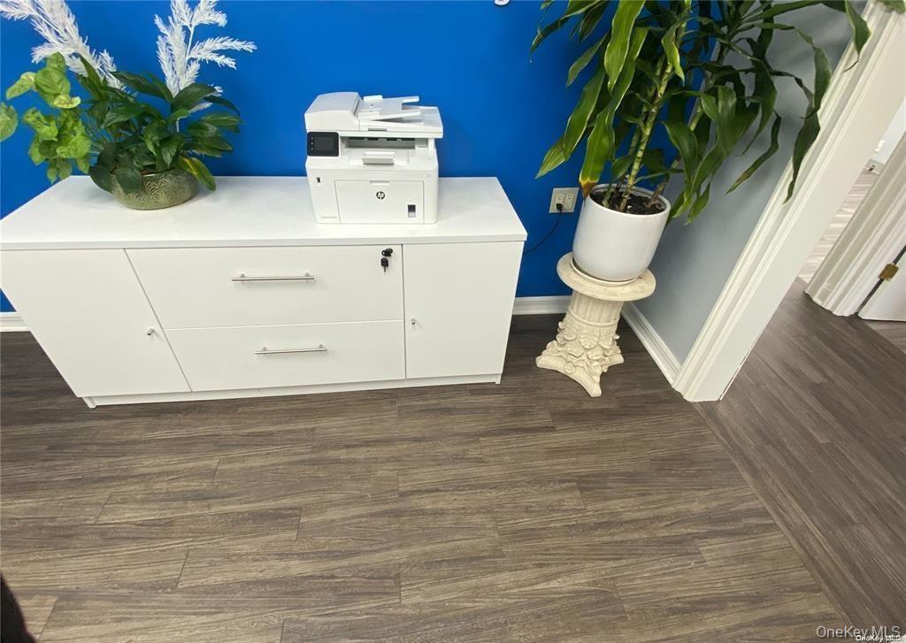 #10 photo, 23 Bond Street, Great Neck , NY 11021