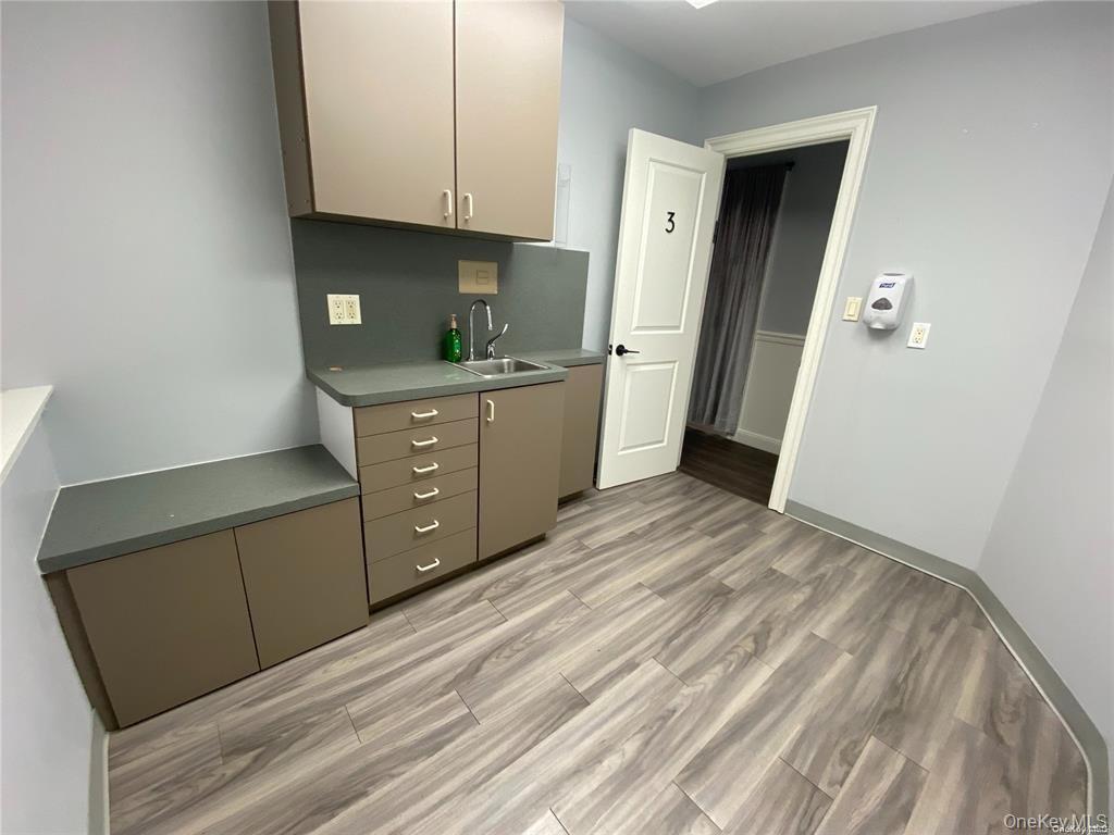 #18 photo, 23 Bond Street, Great Neck , NY 11021