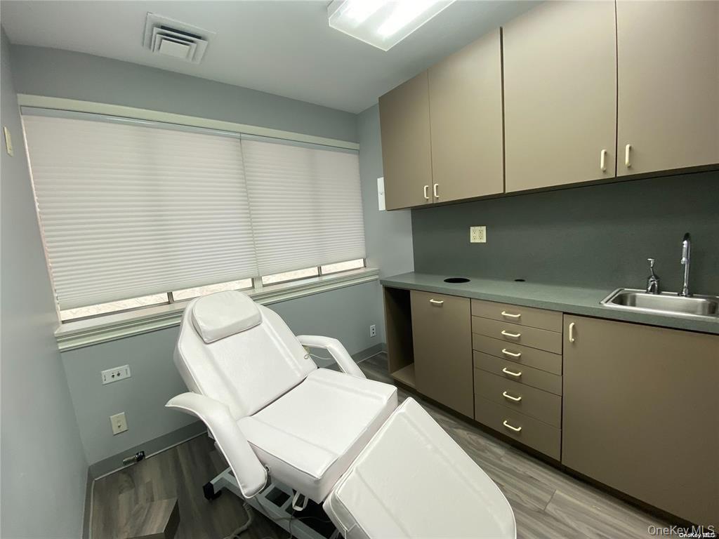 #7 photo, 23 Bond Street, Great Neck , NY 11021