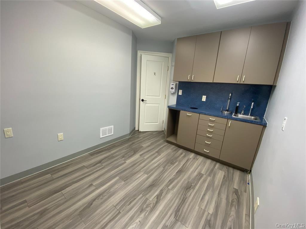 #8 photo, 23 Bond Street, Great Neck , NY 11021