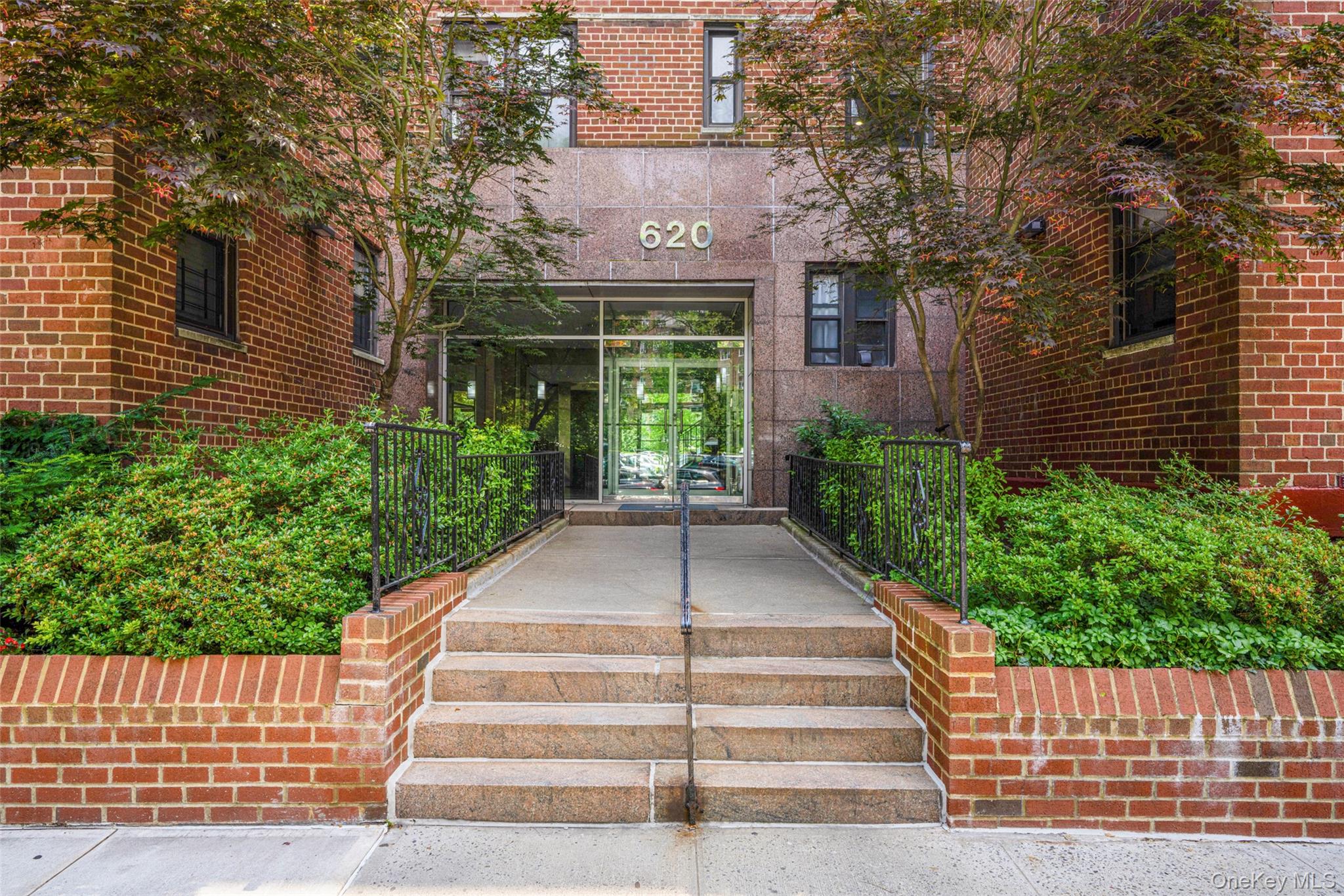 #5 photo, 620 W 239th Street, Bronx , NY 10463