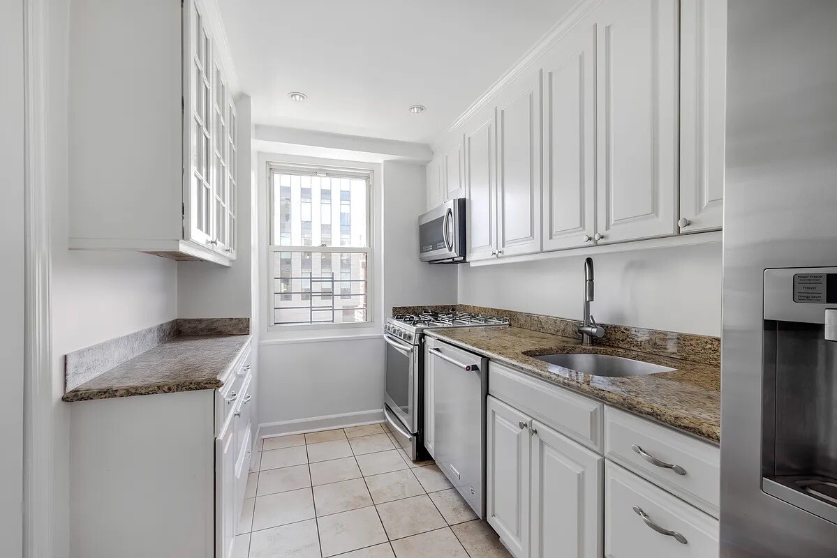 #5 photo, 205 E 63RD Street, Lenox Hill , NY 10065