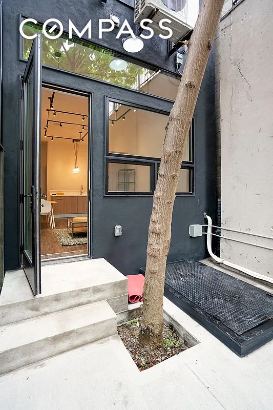 #16 photo, 319 Broadway, Williamsburg , NY 11211