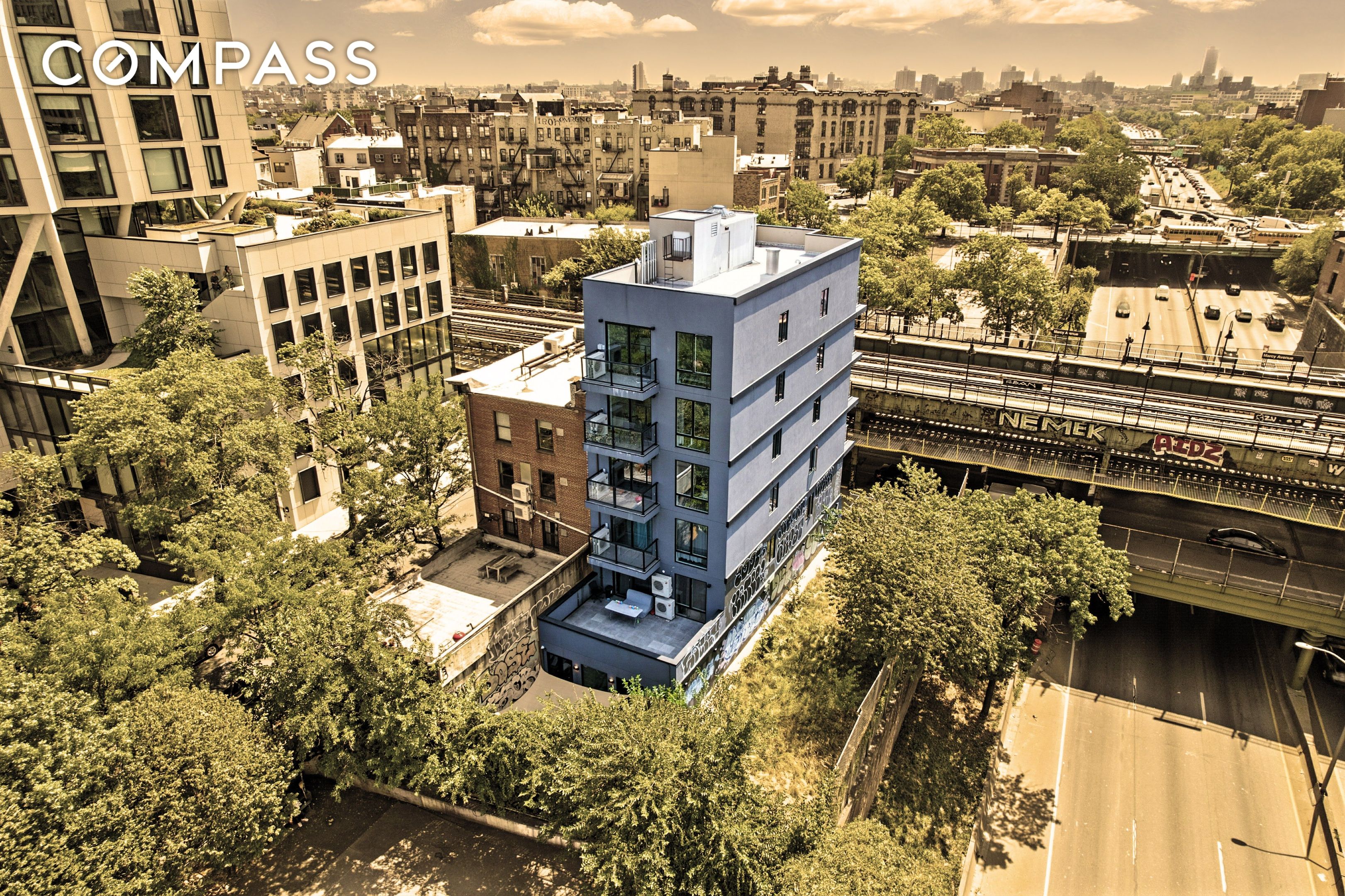 #18 photo, 319 Broadway, Williamsburg , NY 11211