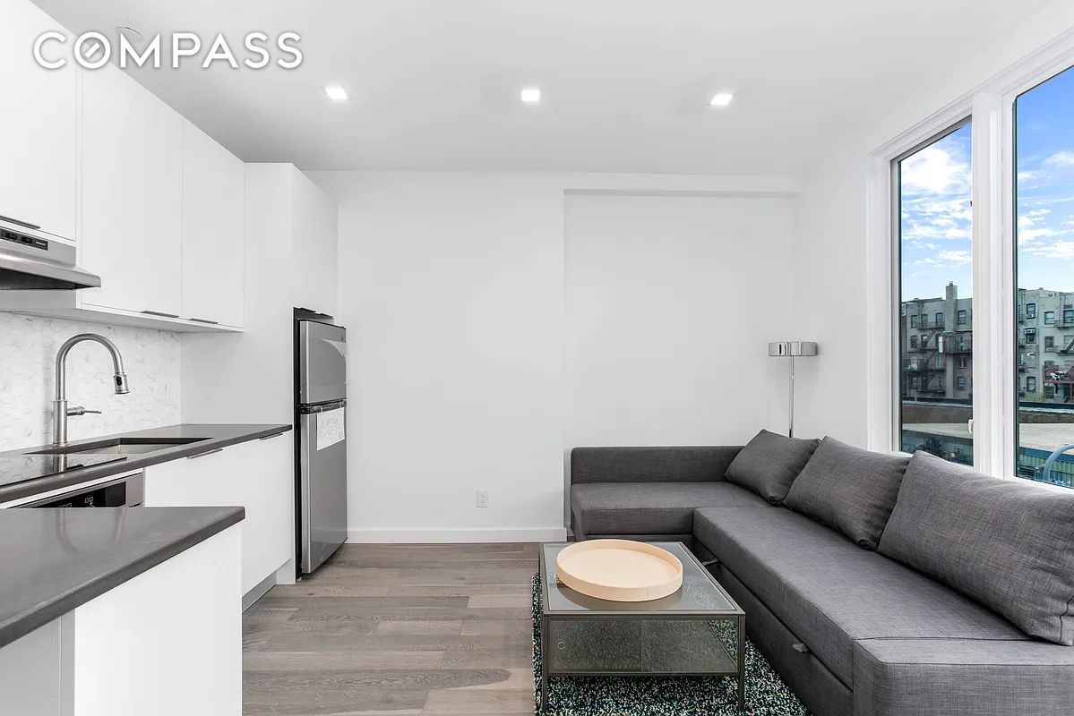 #8 photo, 319 Broadway, Williamsburg , NY 11211