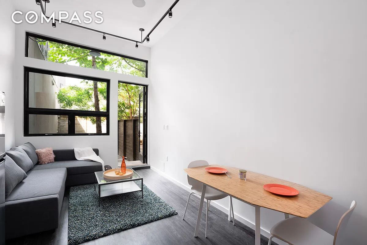 #9 photo, 319 Broadway, Williamsburg , NY 11211