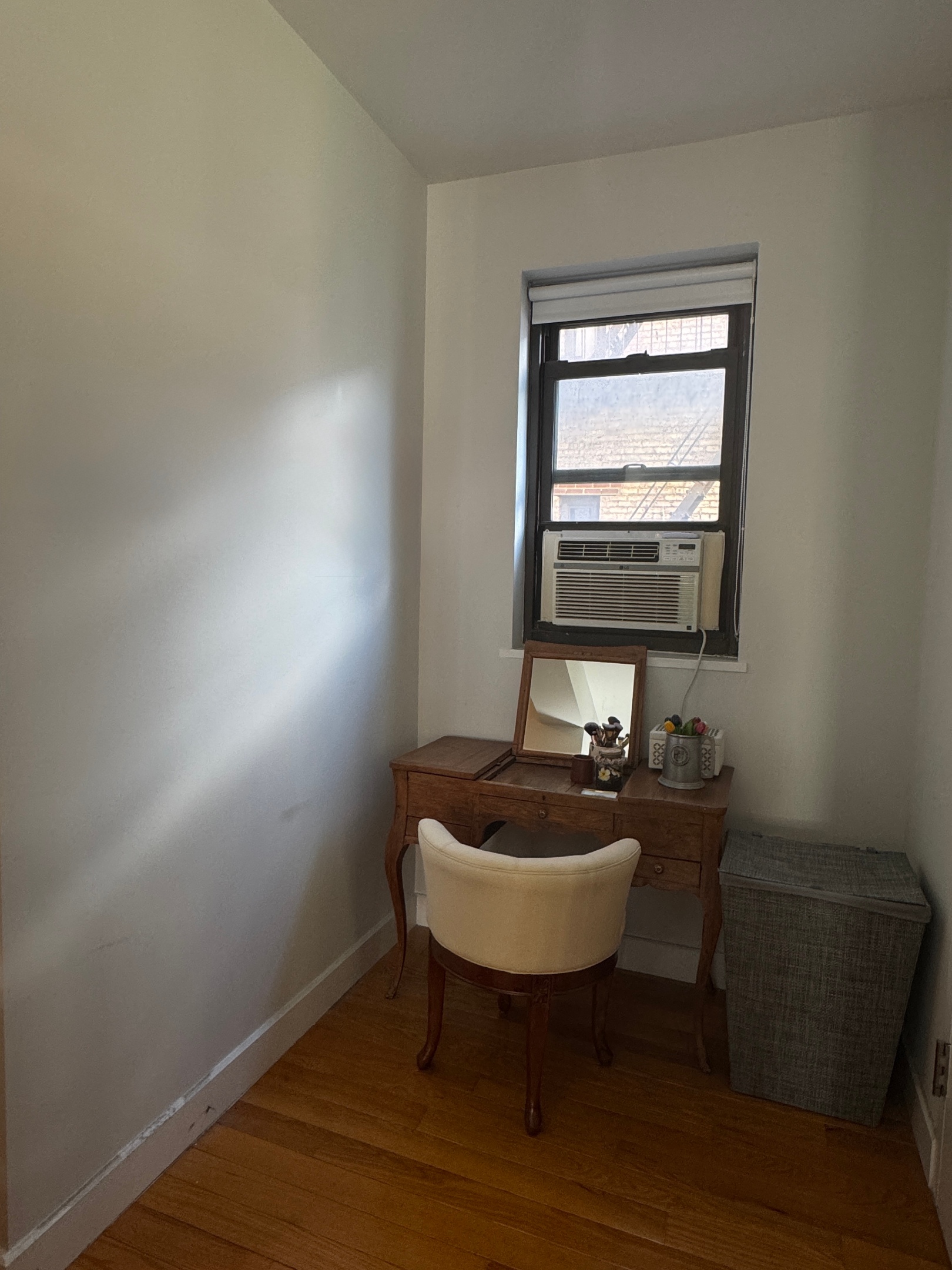 #7 photo, 252 E 61st Street, Lenox Hill , NY 10065