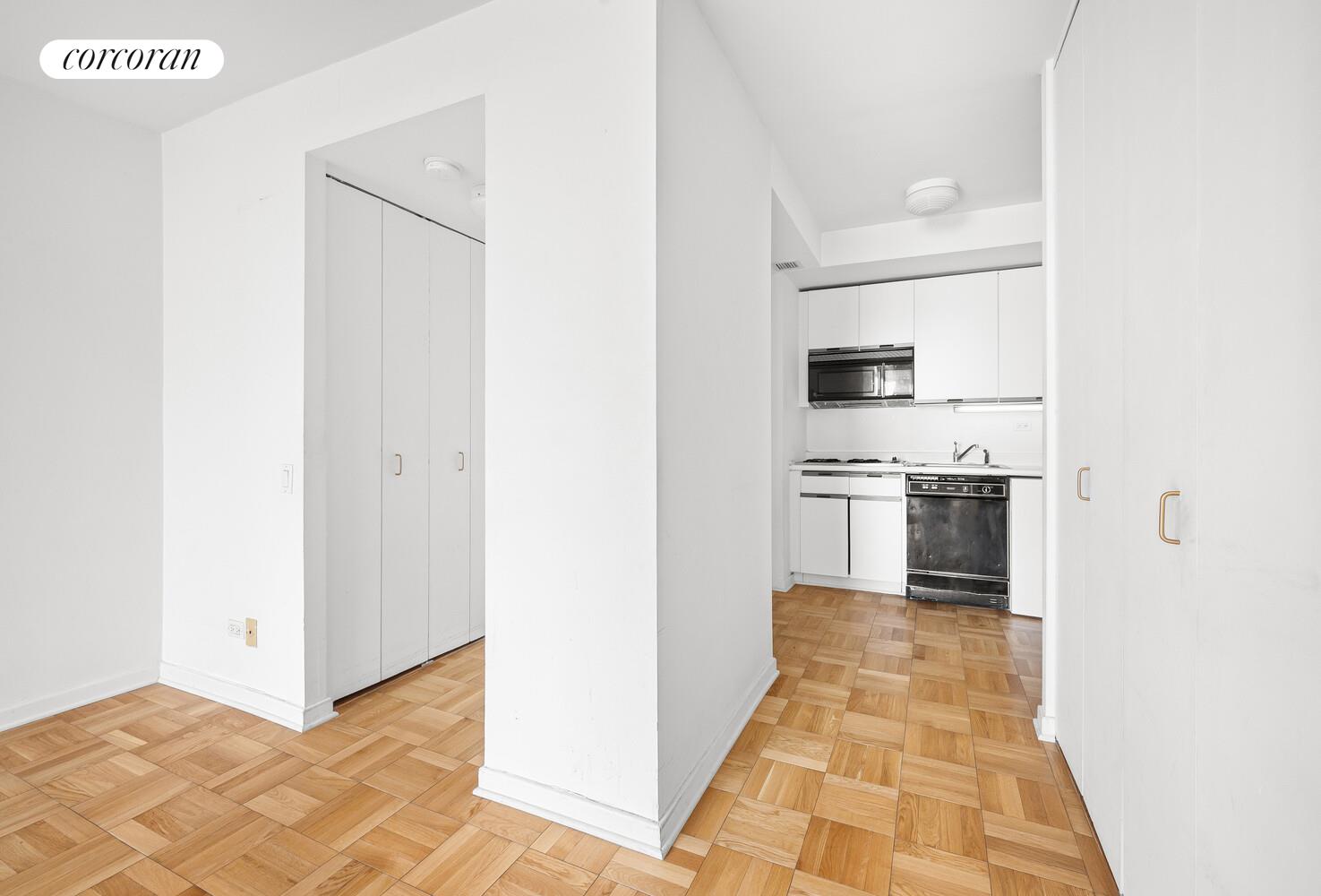 #6 photo, 500 W 43RD Street, Hells Kitchen , NY 10036