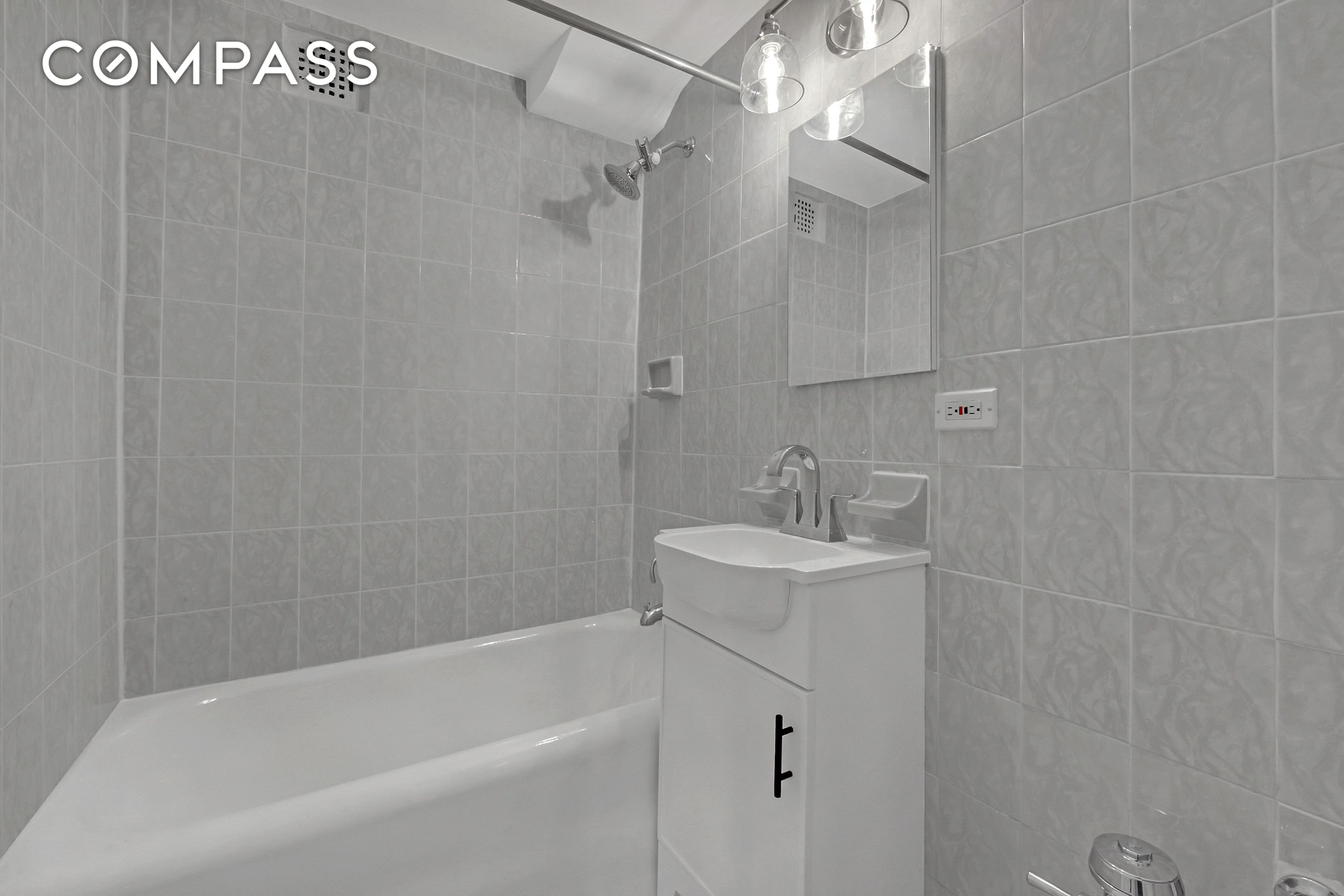 #12 photo, 45 Tudor City Place, Midtown East , NY 10017