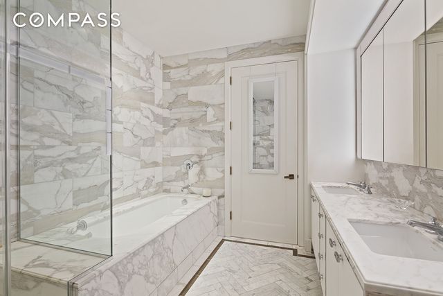 #8 photo, 100 Barclay Street, TriBeCa , NY 10007