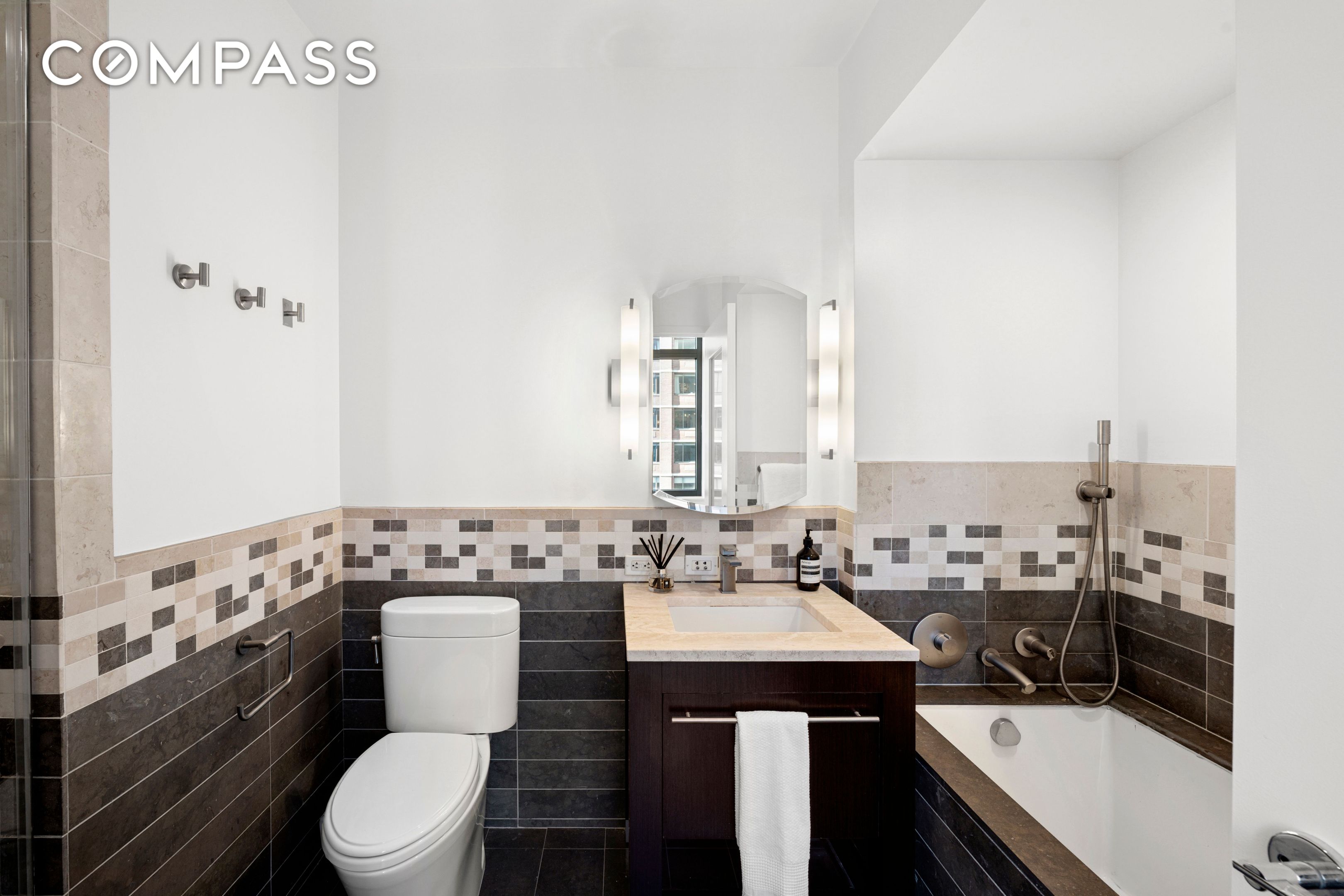 #11 photo, 101 W 24th Street, Chelsea , NY 10011